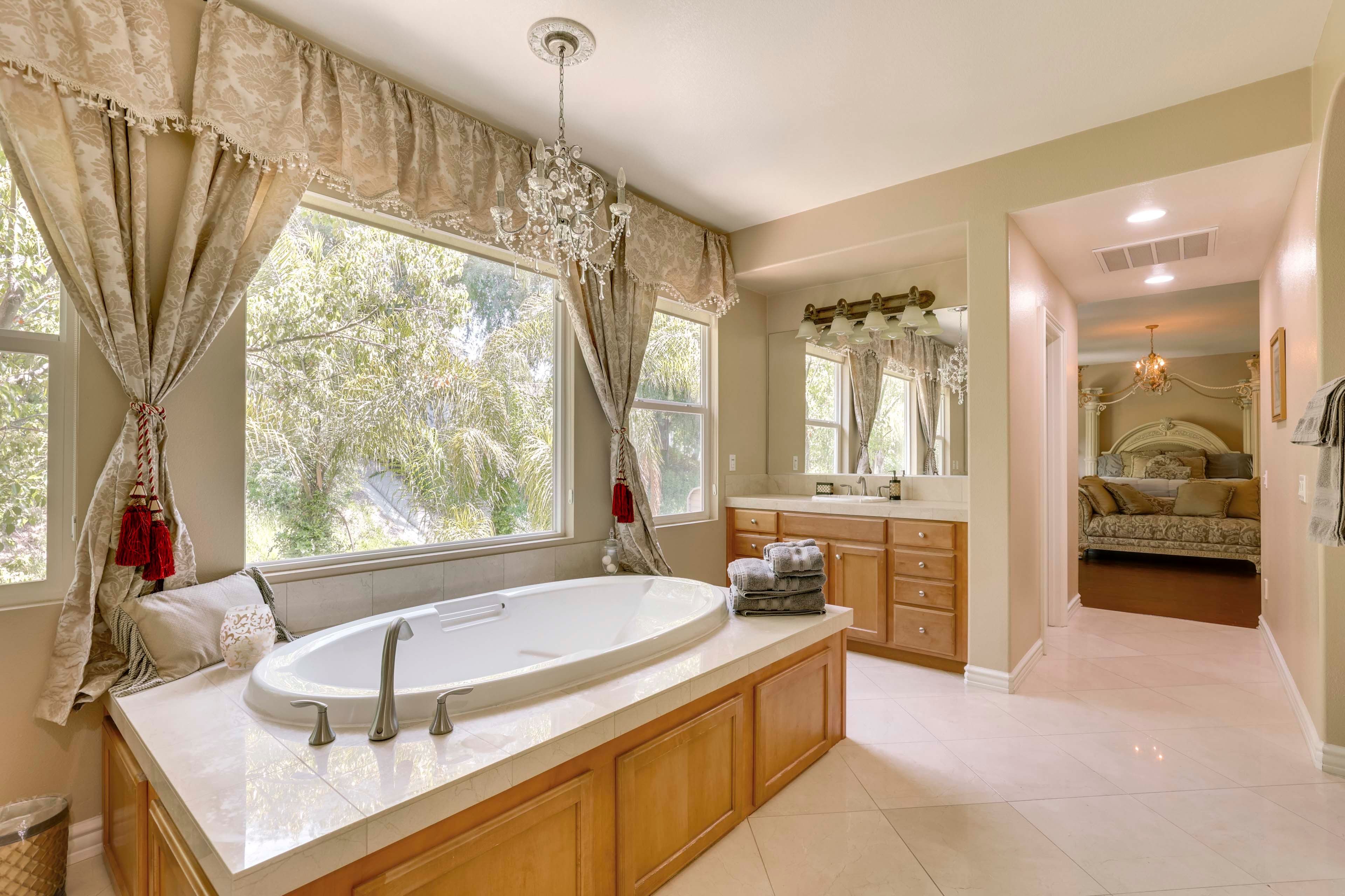 En-Suite Bathroom | 2nd Floor