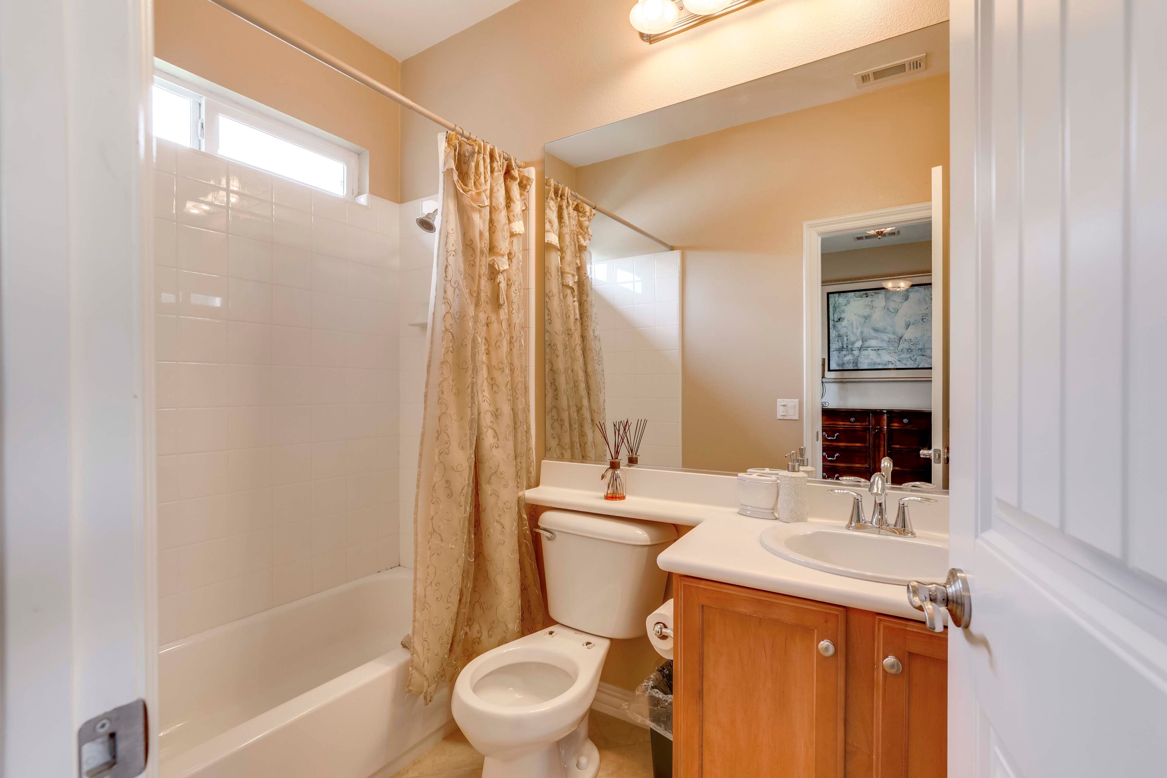 Full Bathroom | 2nd Floor
