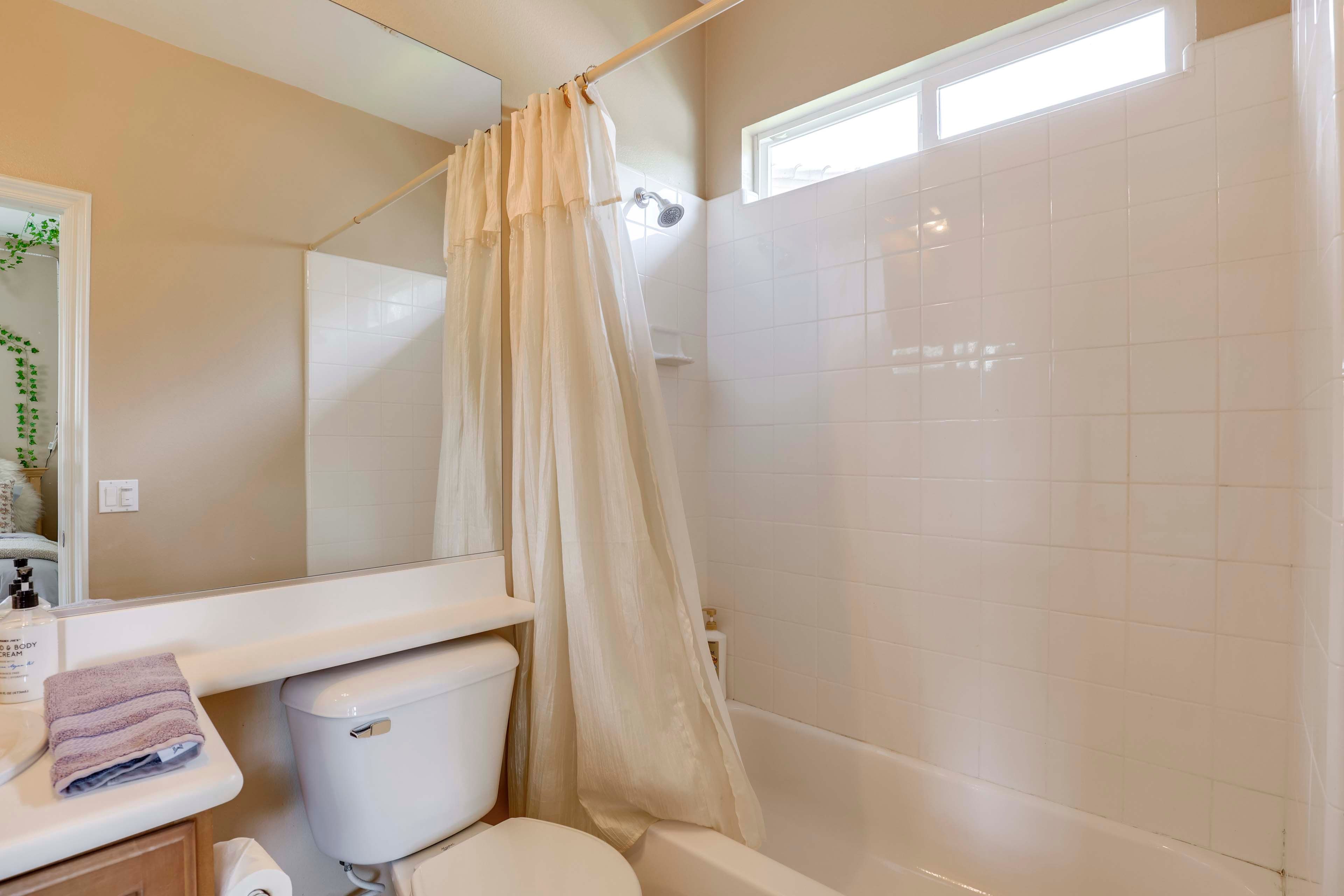 En-Suite Bathroom | 2nd Floor