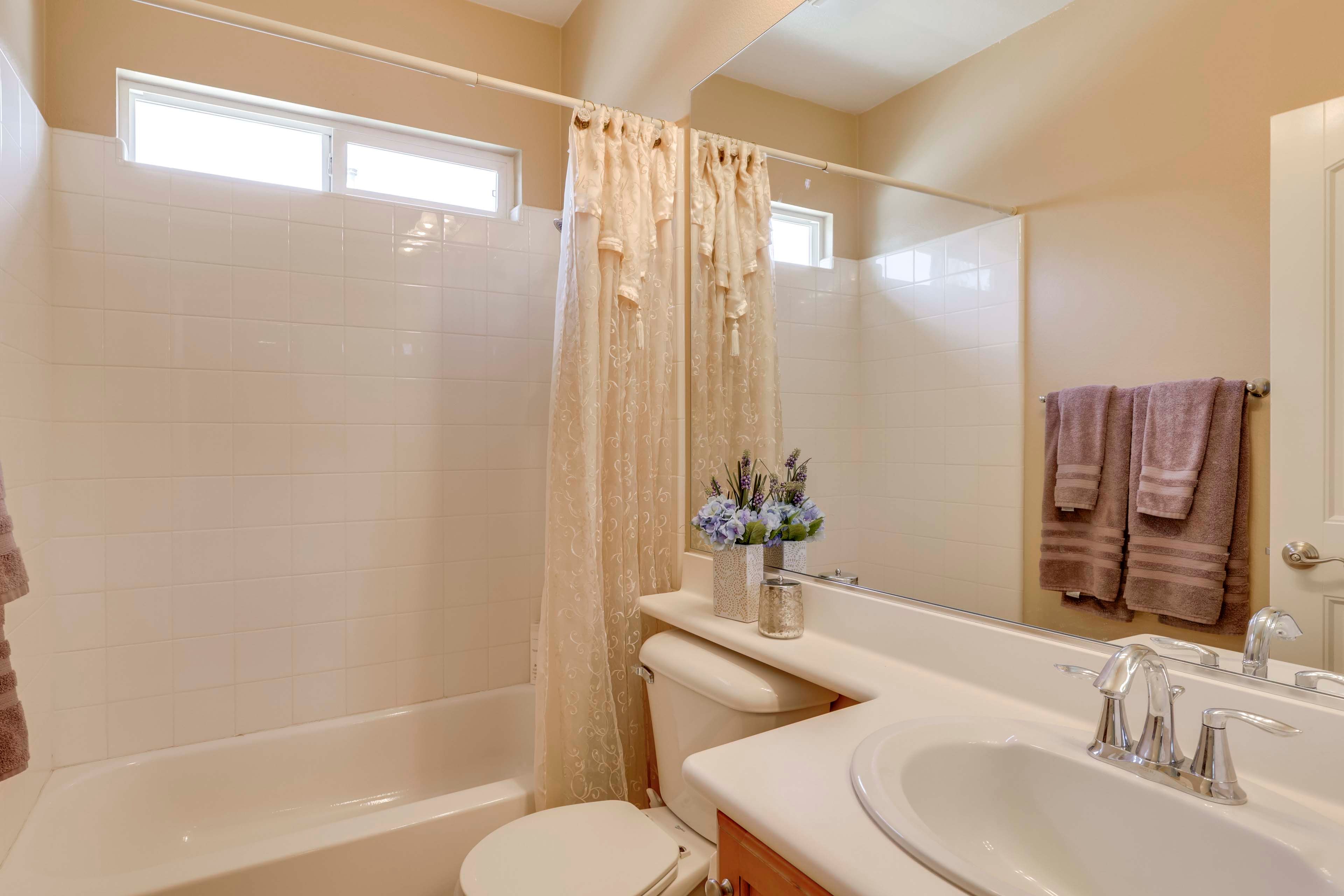 Full Bathroom | 2nd Floor