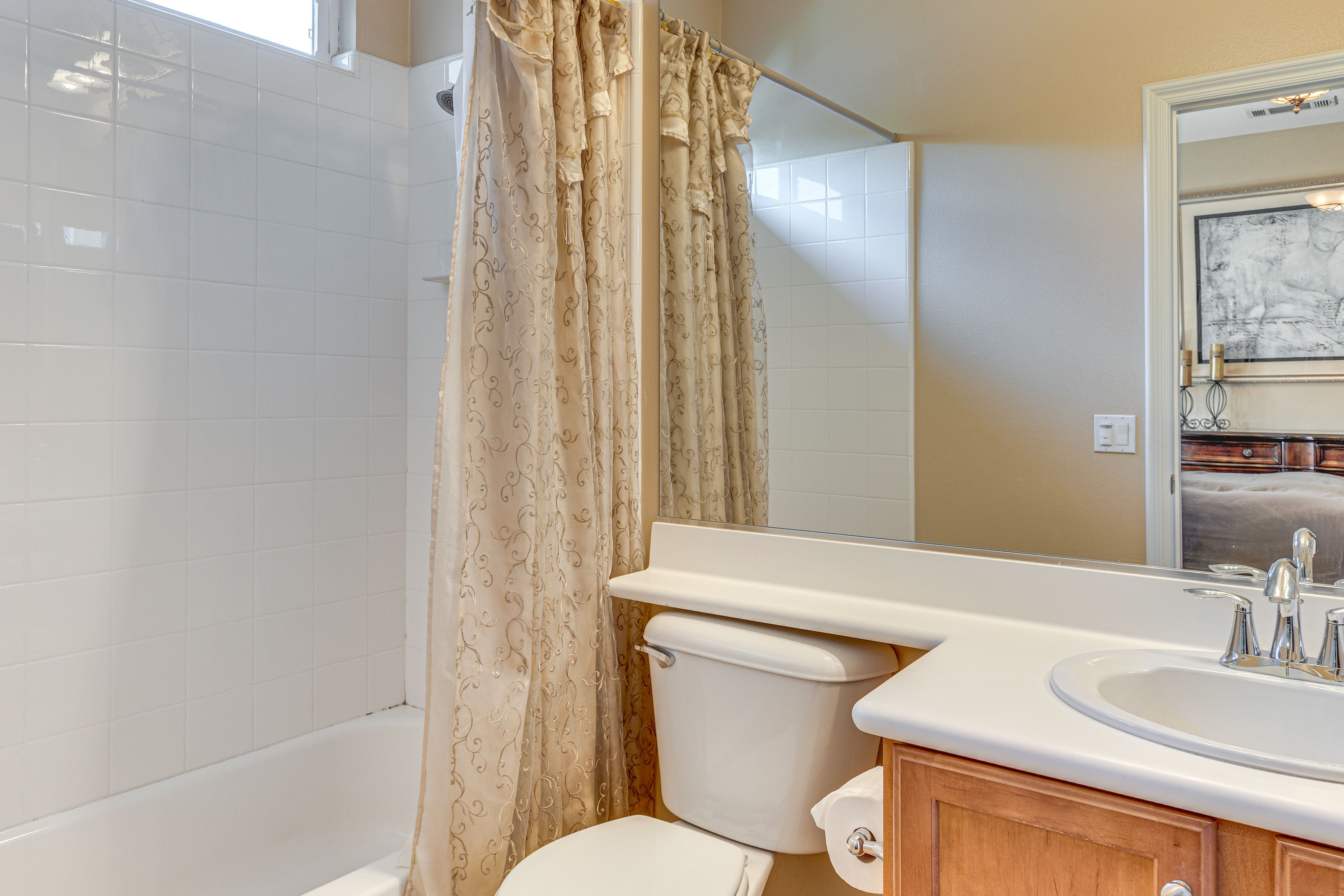 En-Suite Bathroom | 2nd Floor