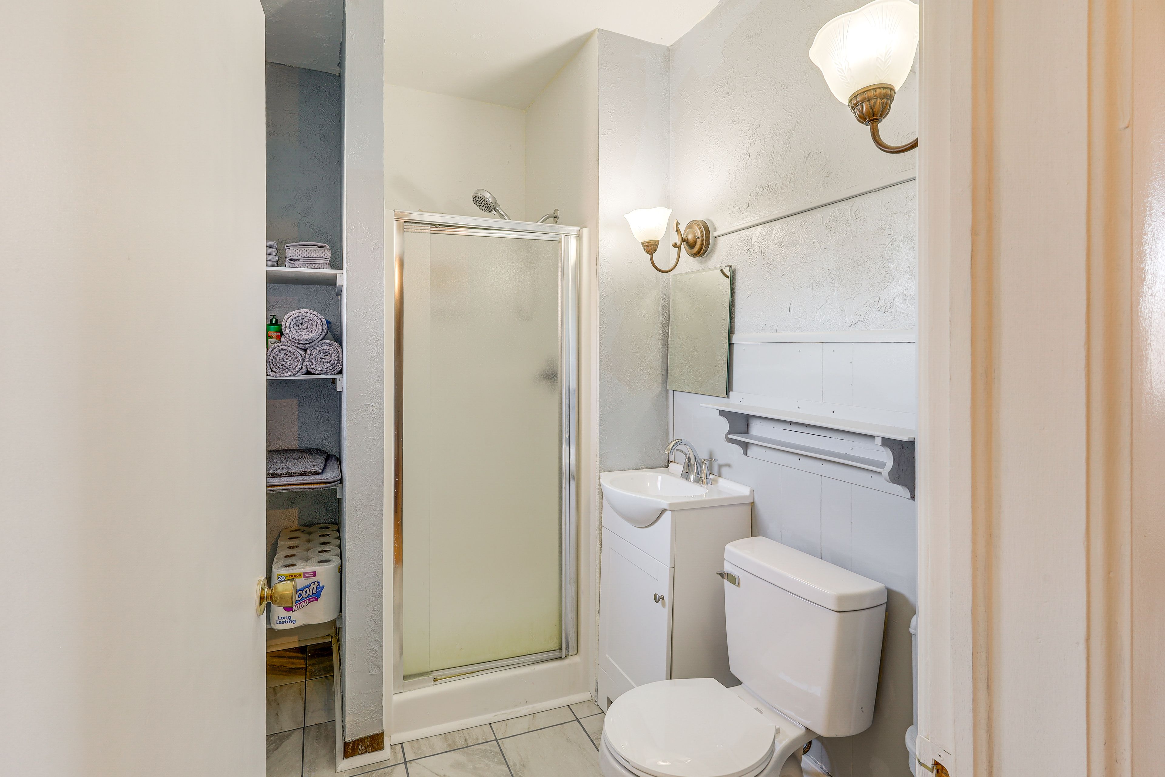 Full Bath | Towels | Hair Dryer