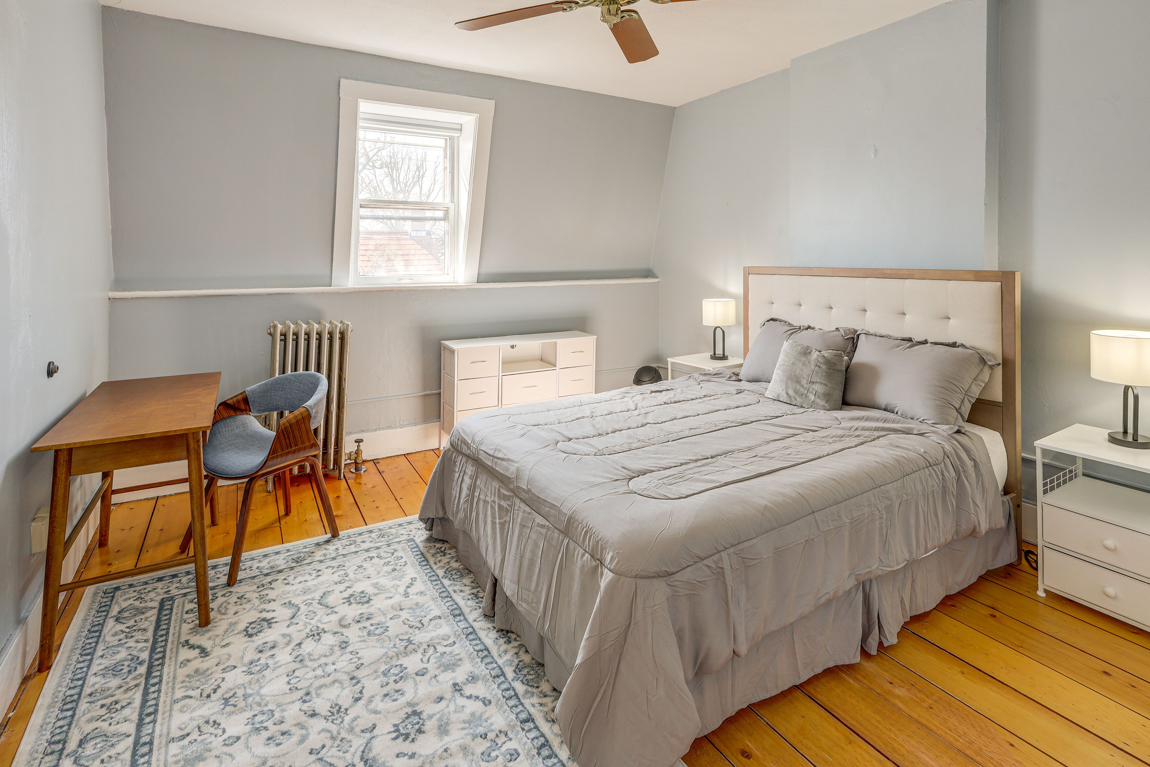 Bedroom | Queen Bed | Linens | Work Desk | Free WiFi