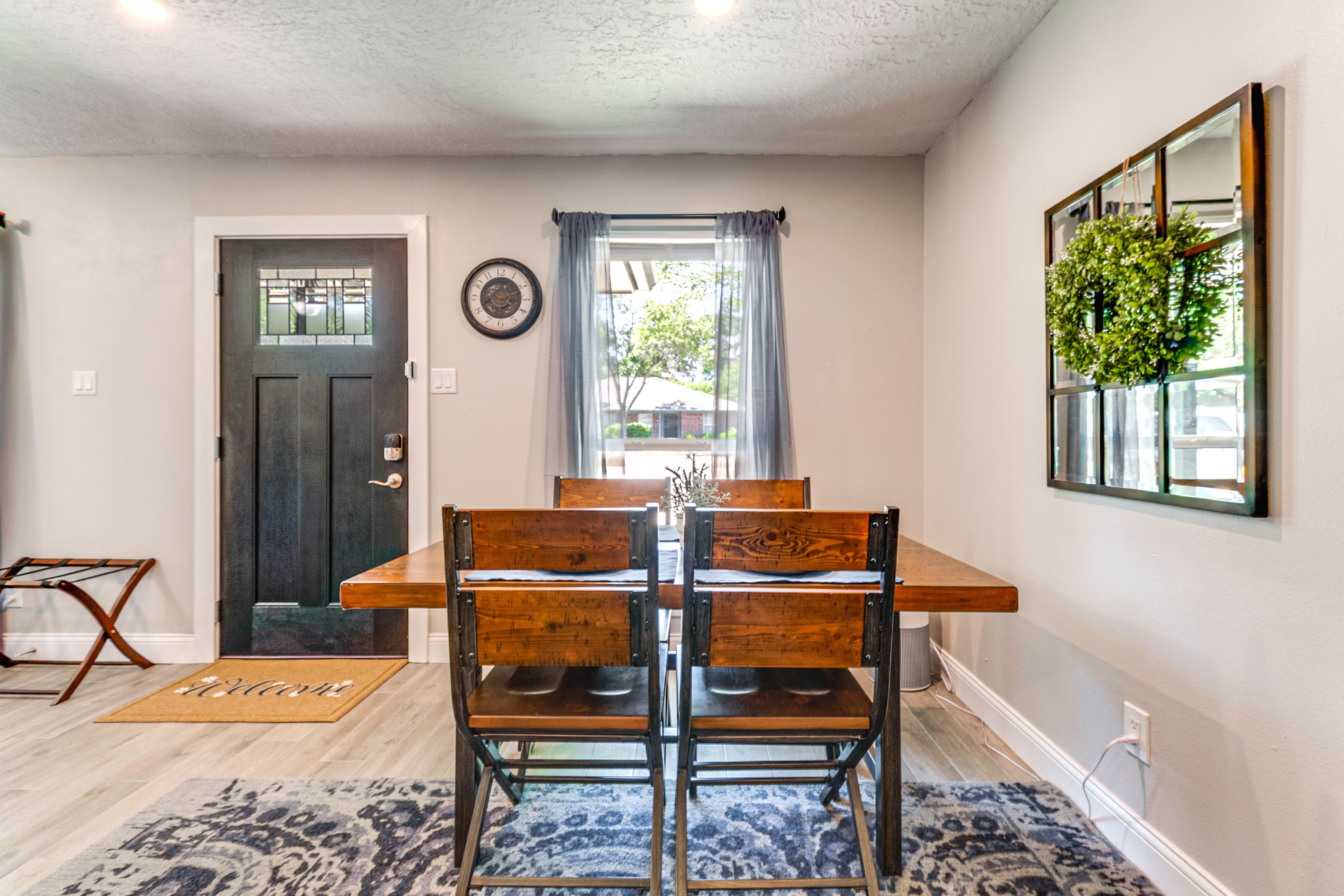 Dining Area | Dishware & Flatware Provided