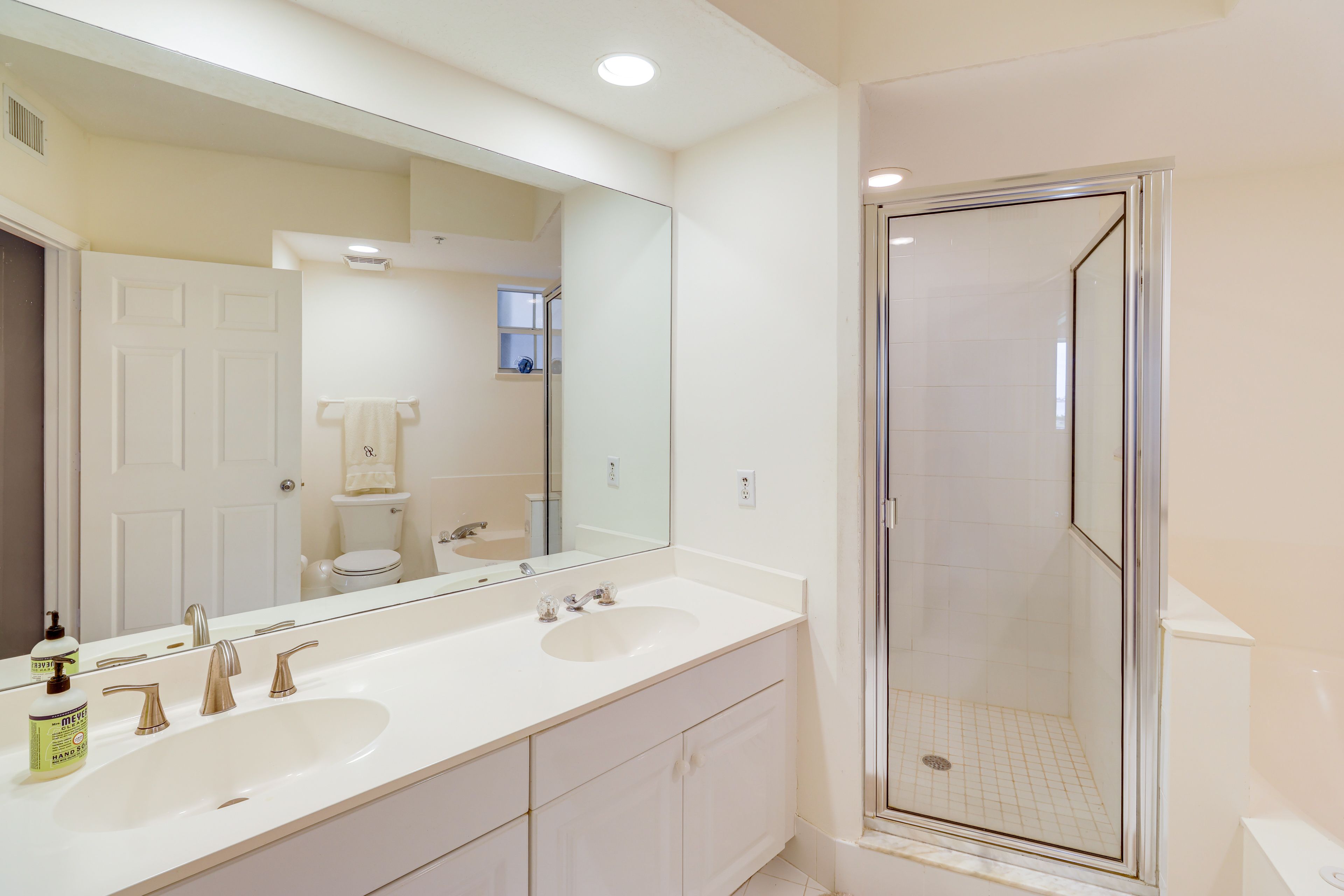 Bathroom | Towels Provided