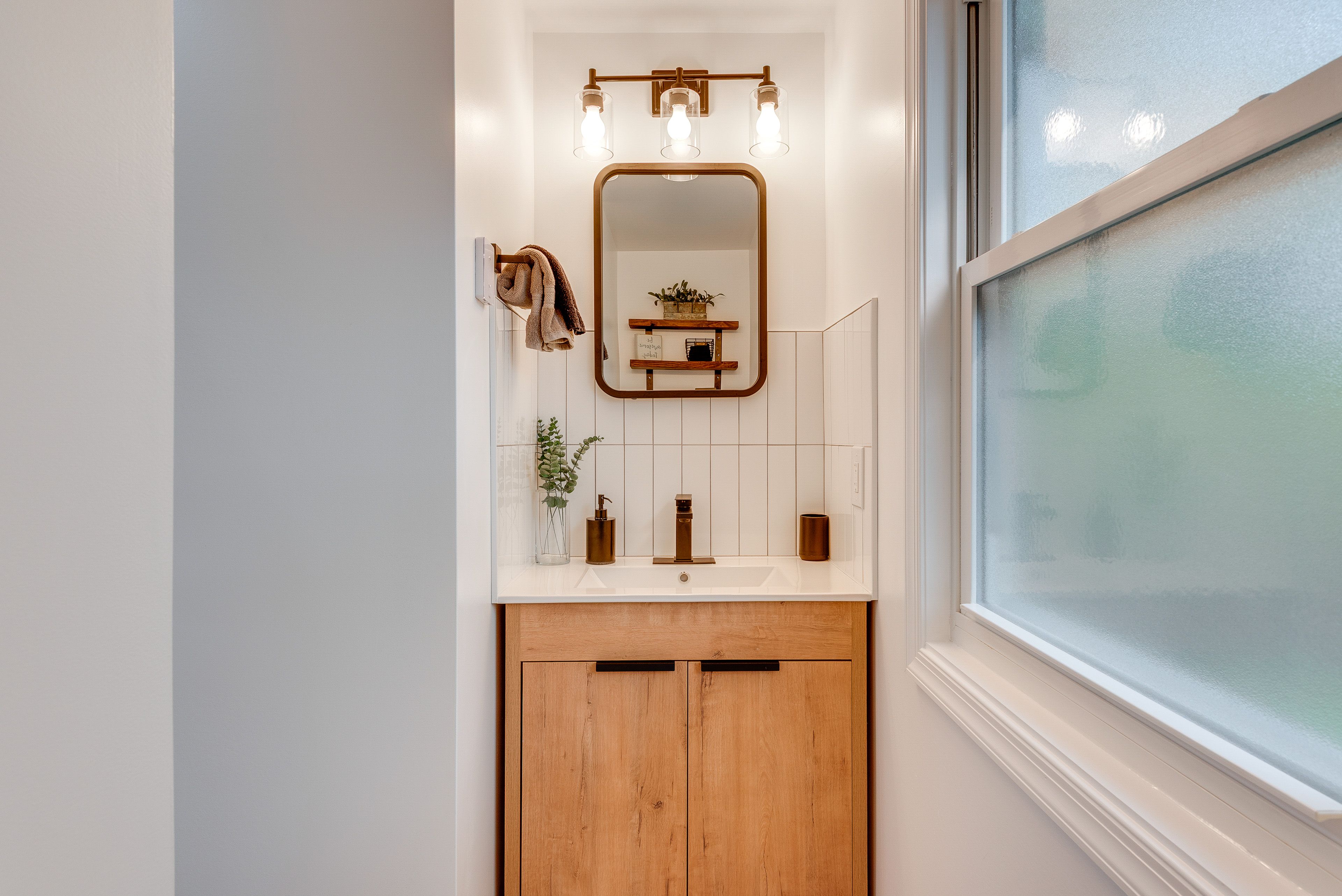 Full Bathroom | Towels Provided | Main Level