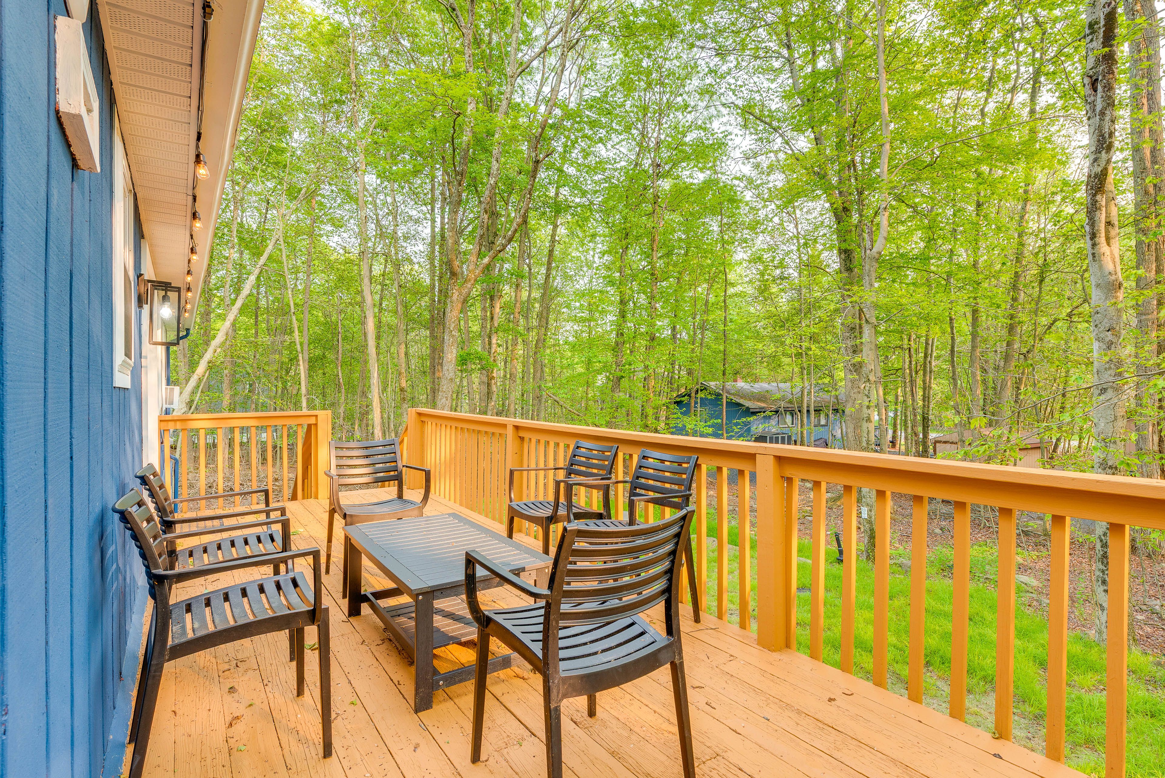 Deck | Gas Grill | Outdoor Dining Area