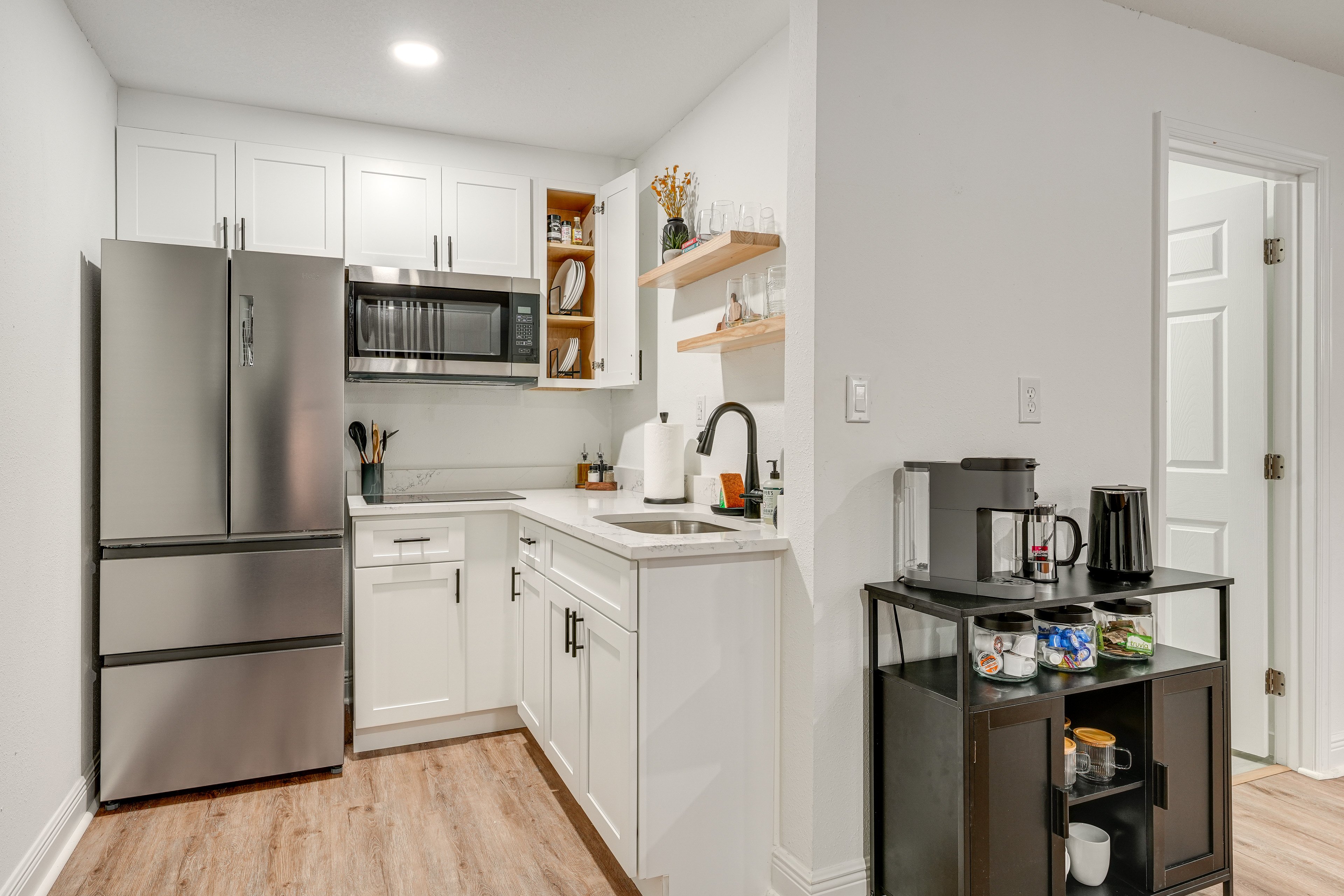 Kitchenette | Coffee Maker | Microwave