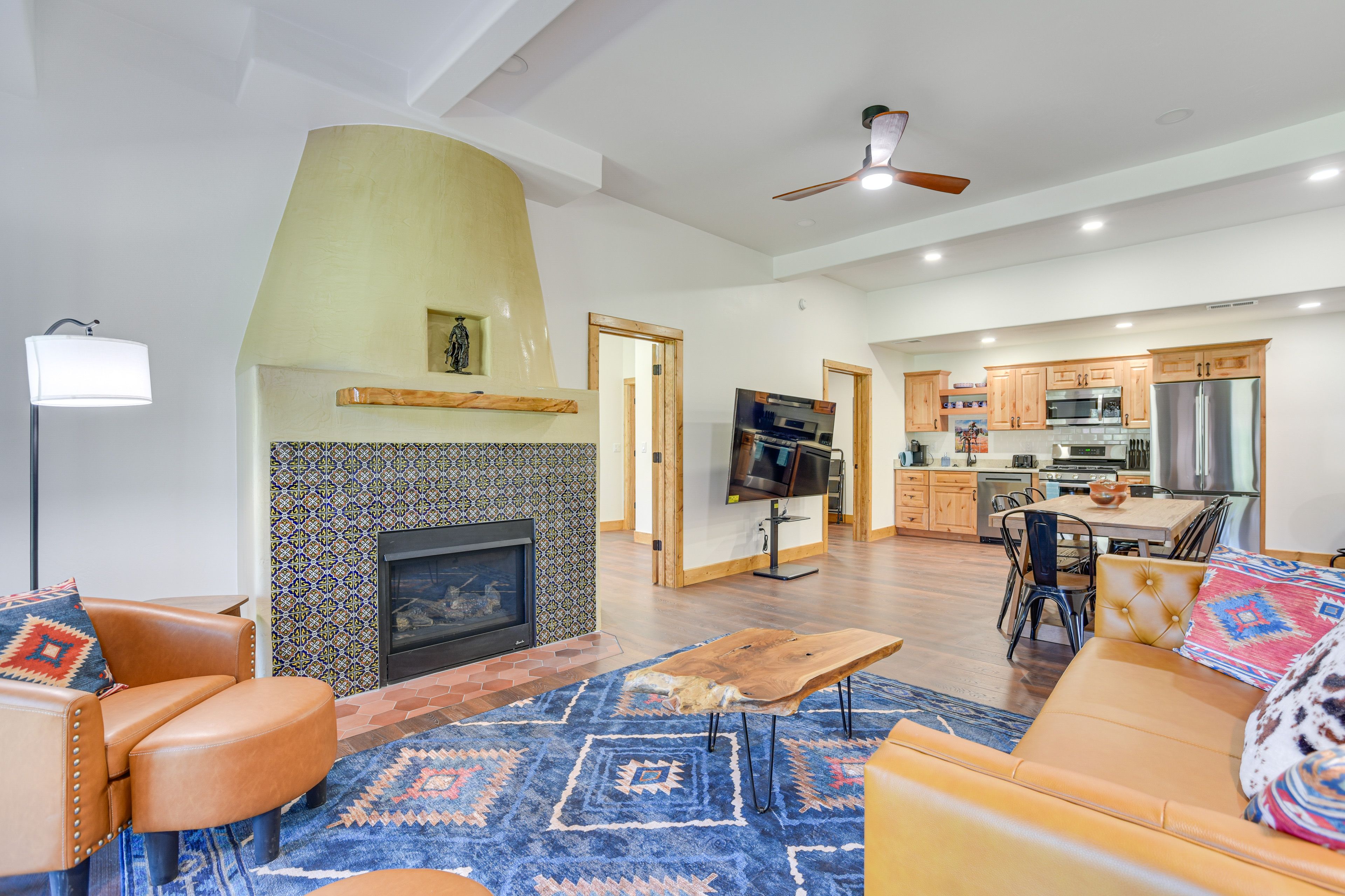 Living Room | Gas Fireplace | Lower Level
