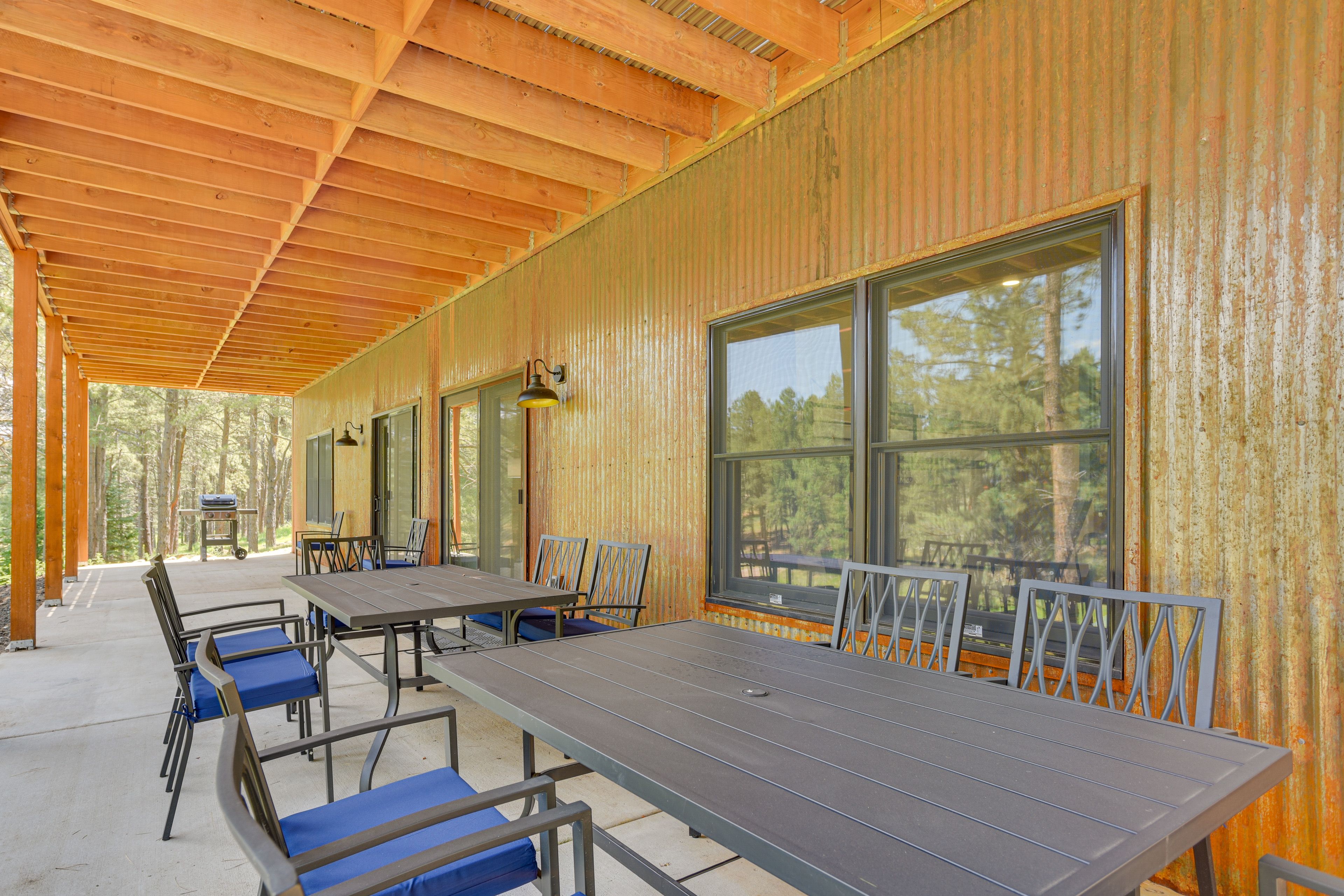 Lower Level Patio | Gas Grill | Outdoor Dining
