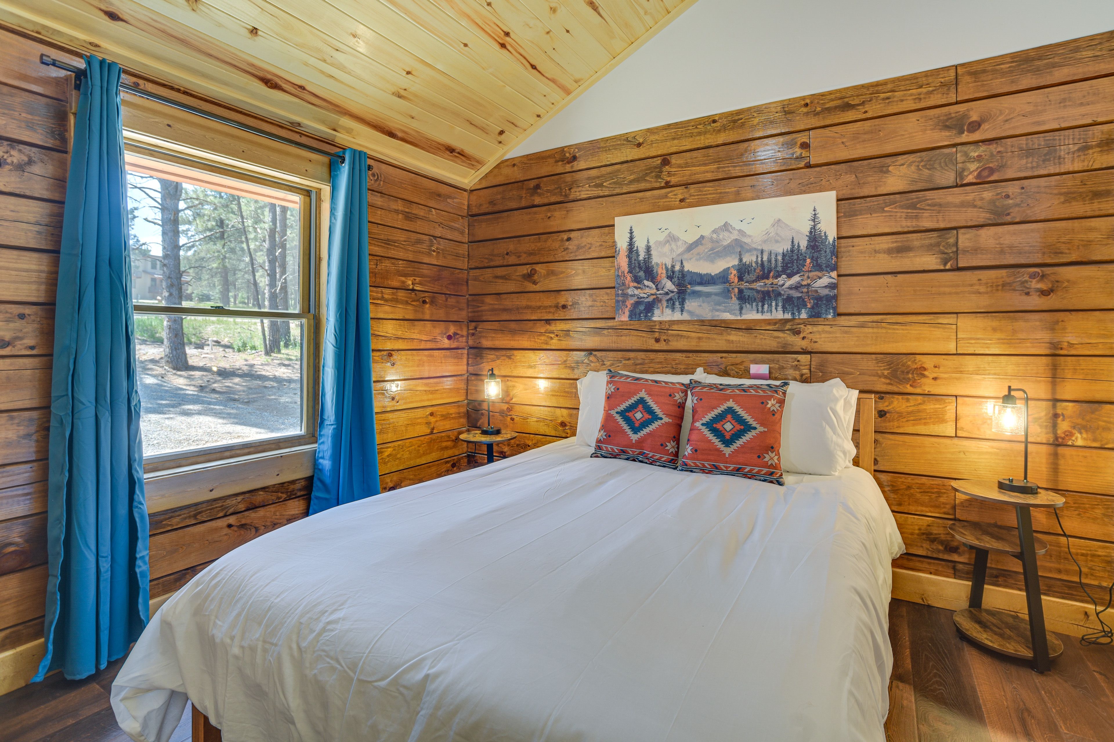 Bedroom 2 | Queen Bed | 1st Floor