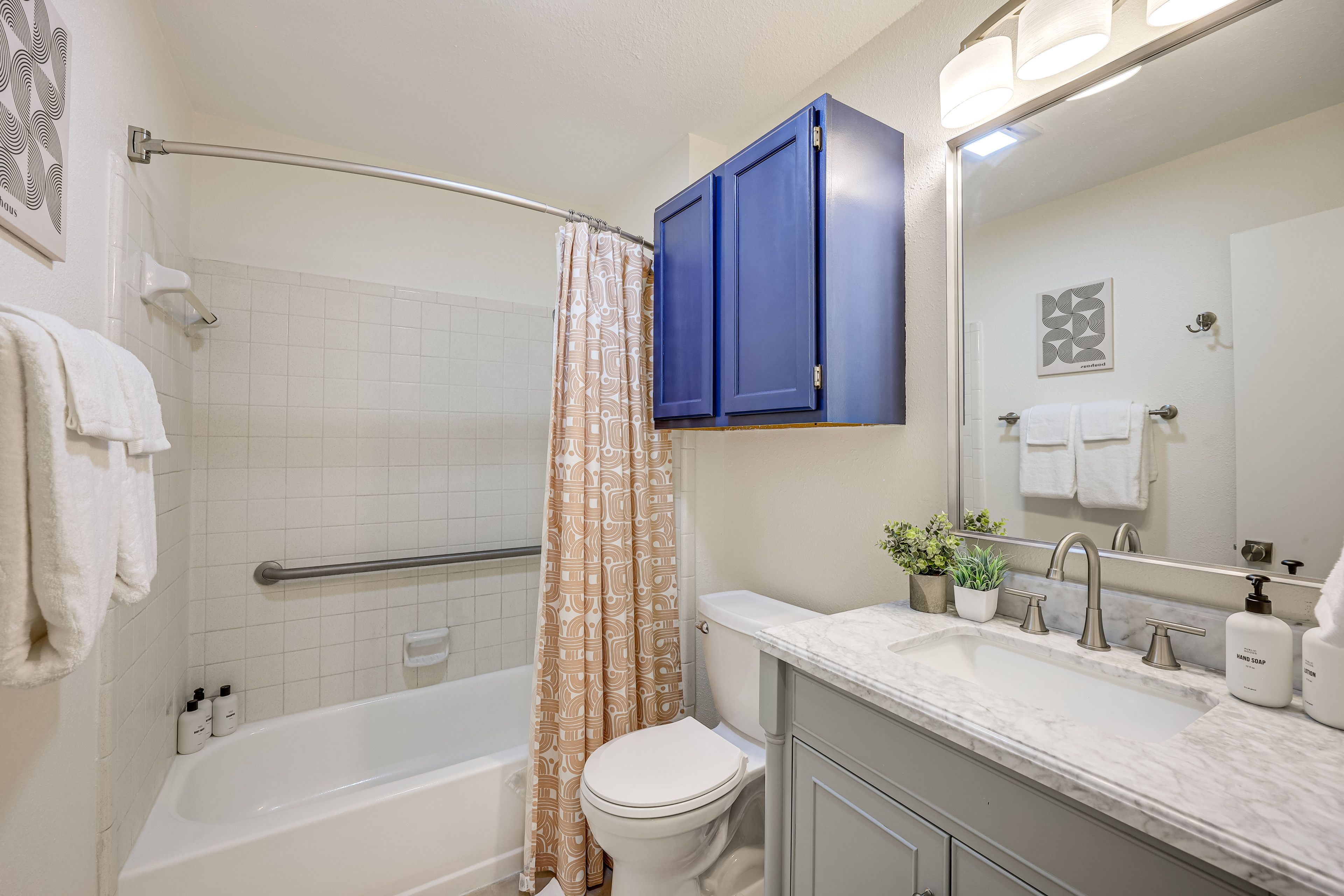 Full Bathroom | 1st Floor