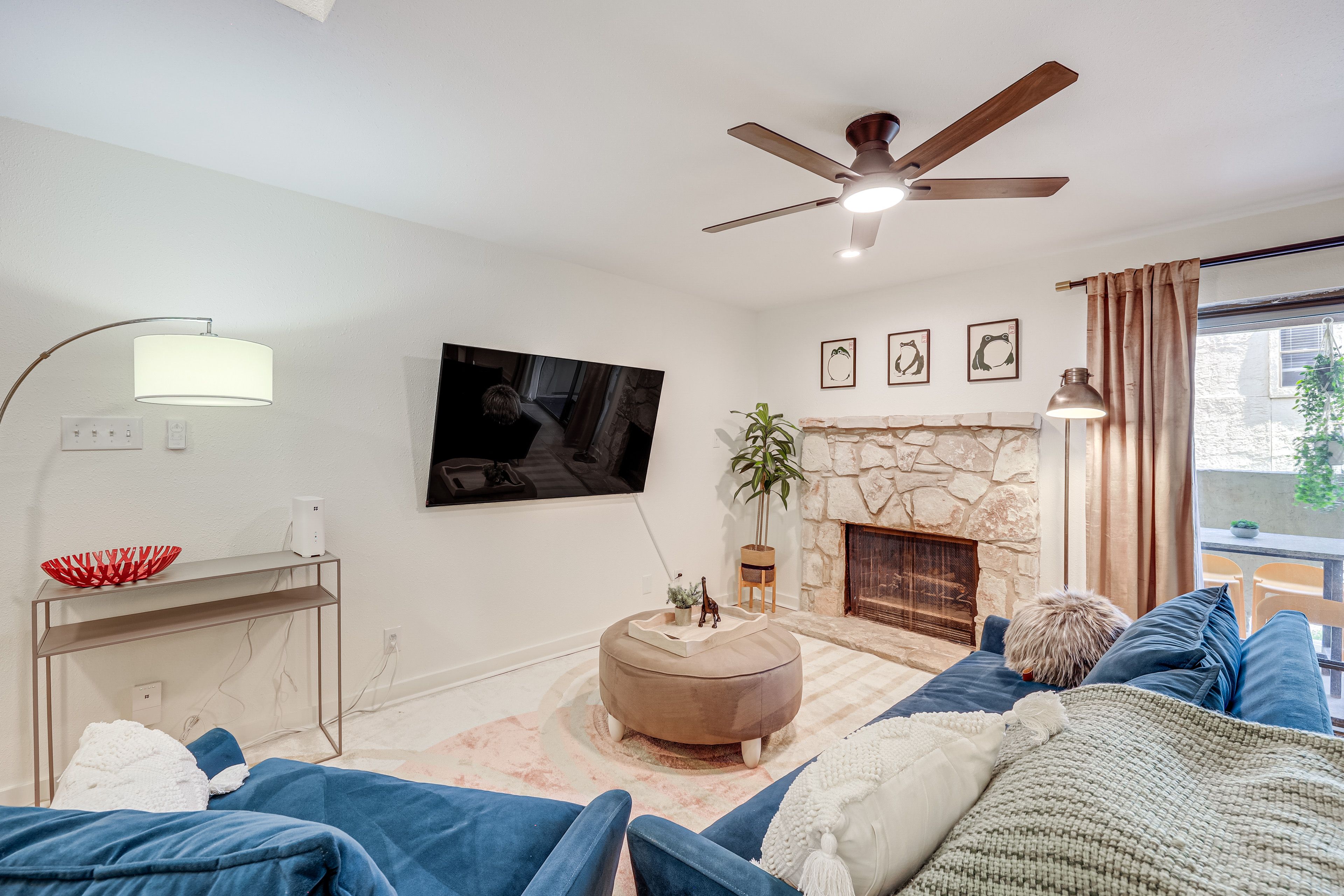 Living Room | Free WiFi | Smart TV | Full Sleeper Sofa | 1st Floor
