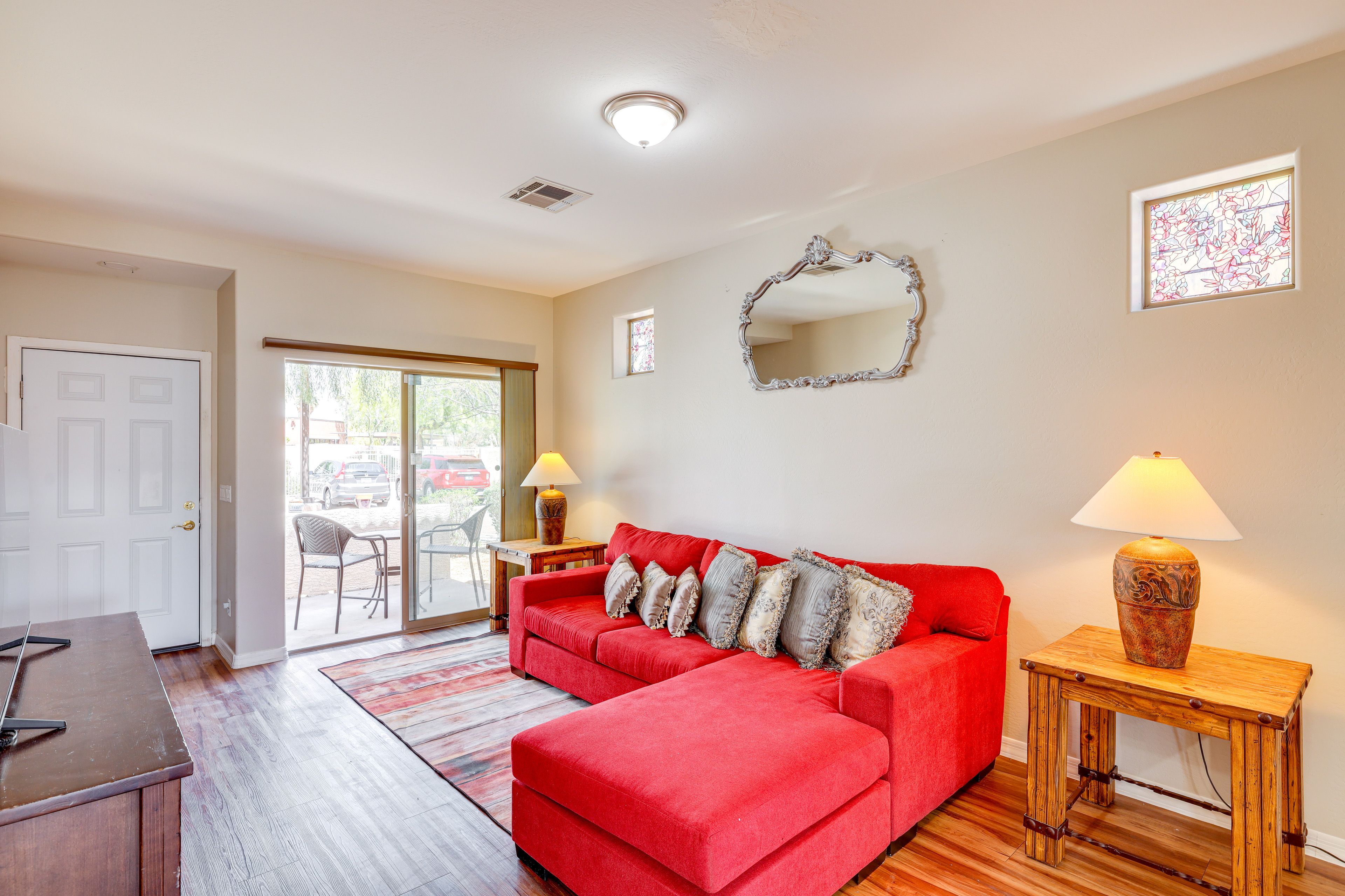 Living Room | Twin Sleeper Sofa | 1st Floor | Smart TV | Free WiFi