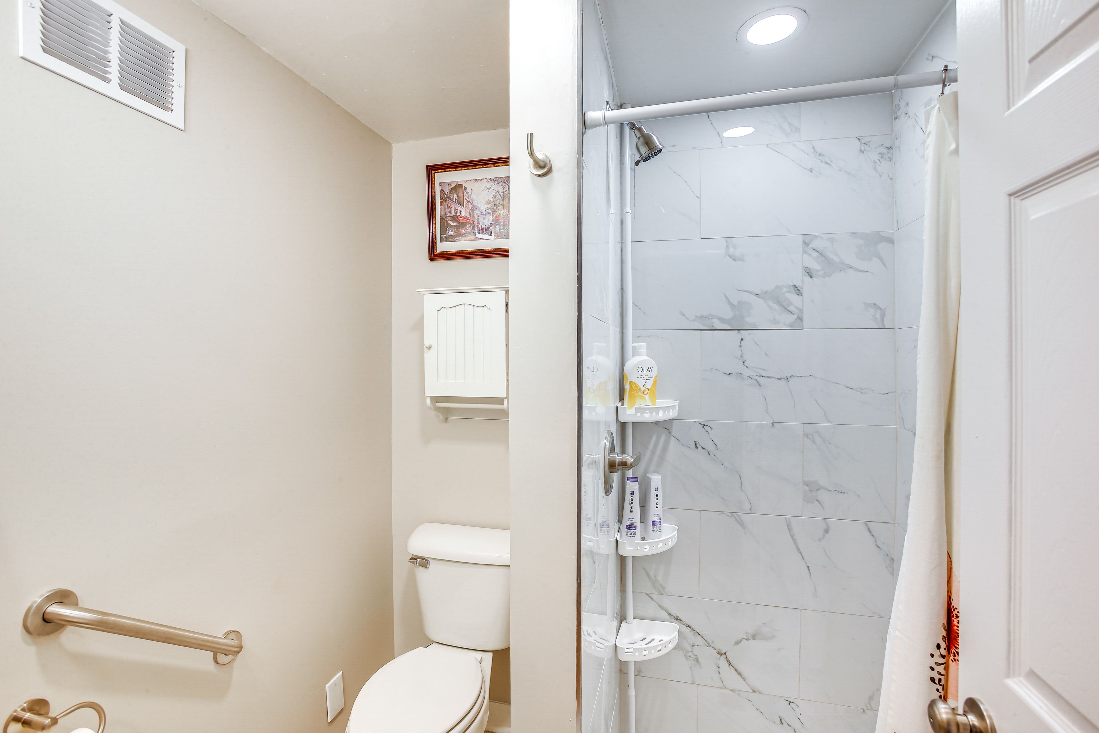 En-Suite Bathroom | Towels Provided | 1st Floor