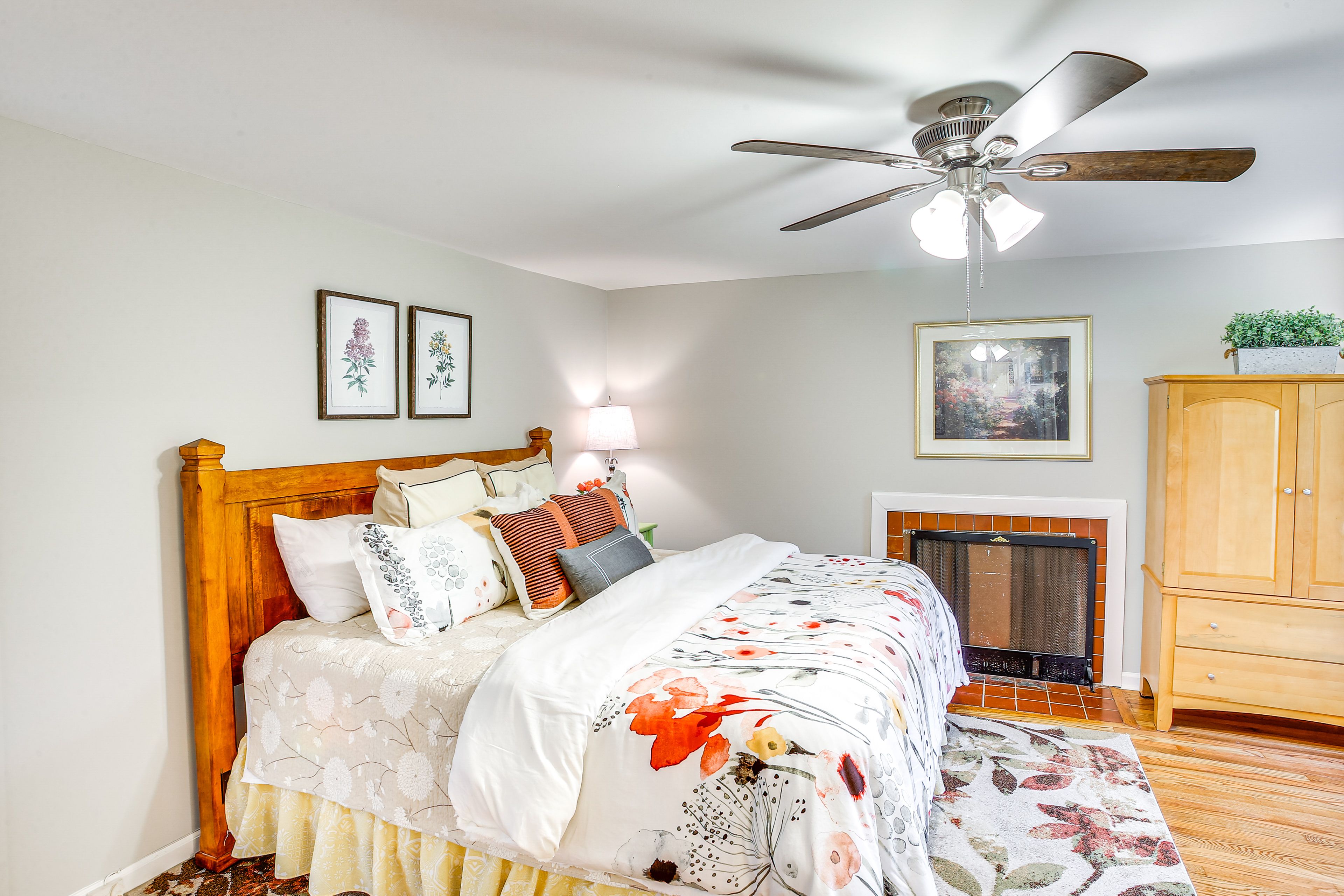 Bedroom 1 | King Bed | 1st Floor