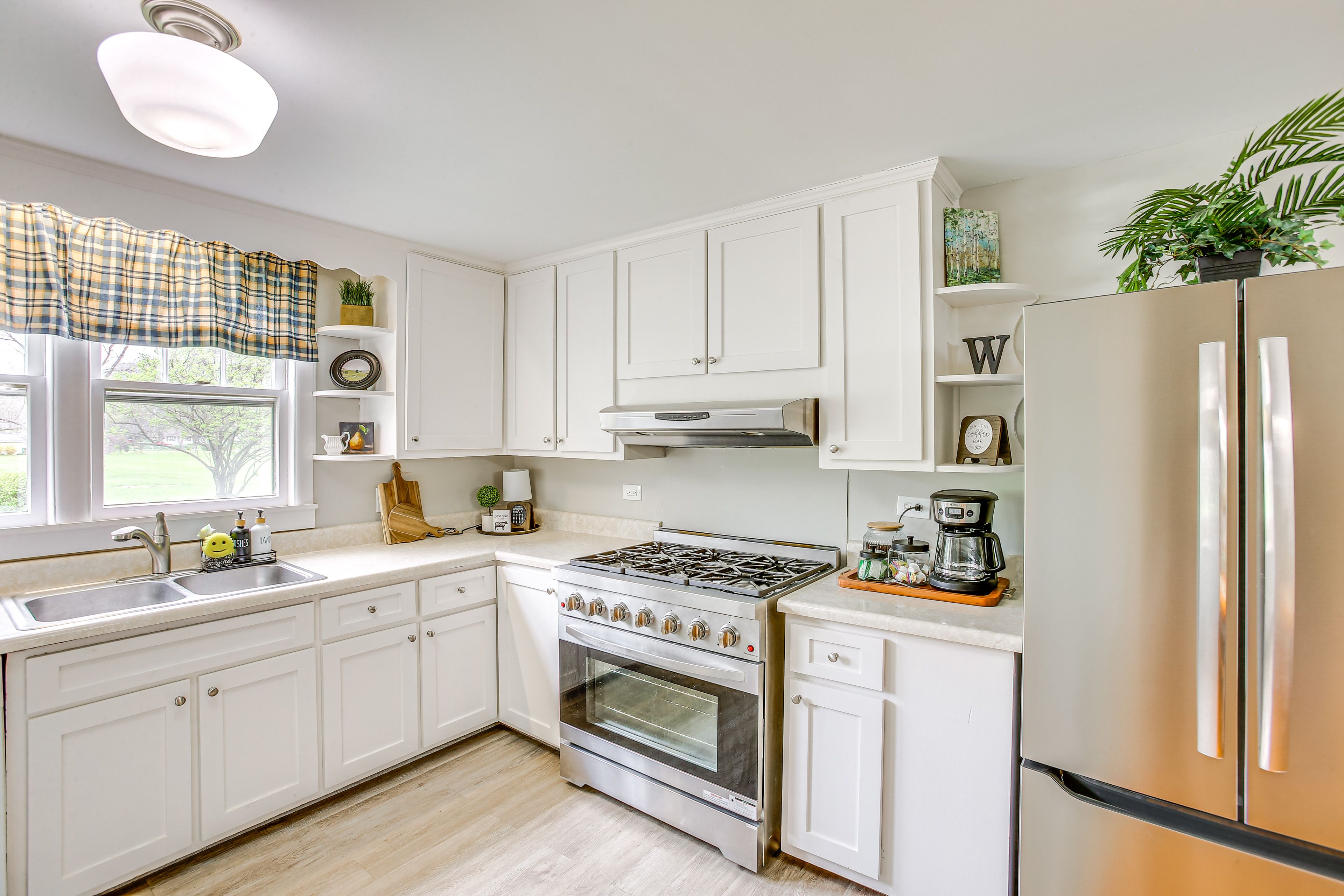 Kitchen | Dishwasher | Coffee Maker | 1st Floor