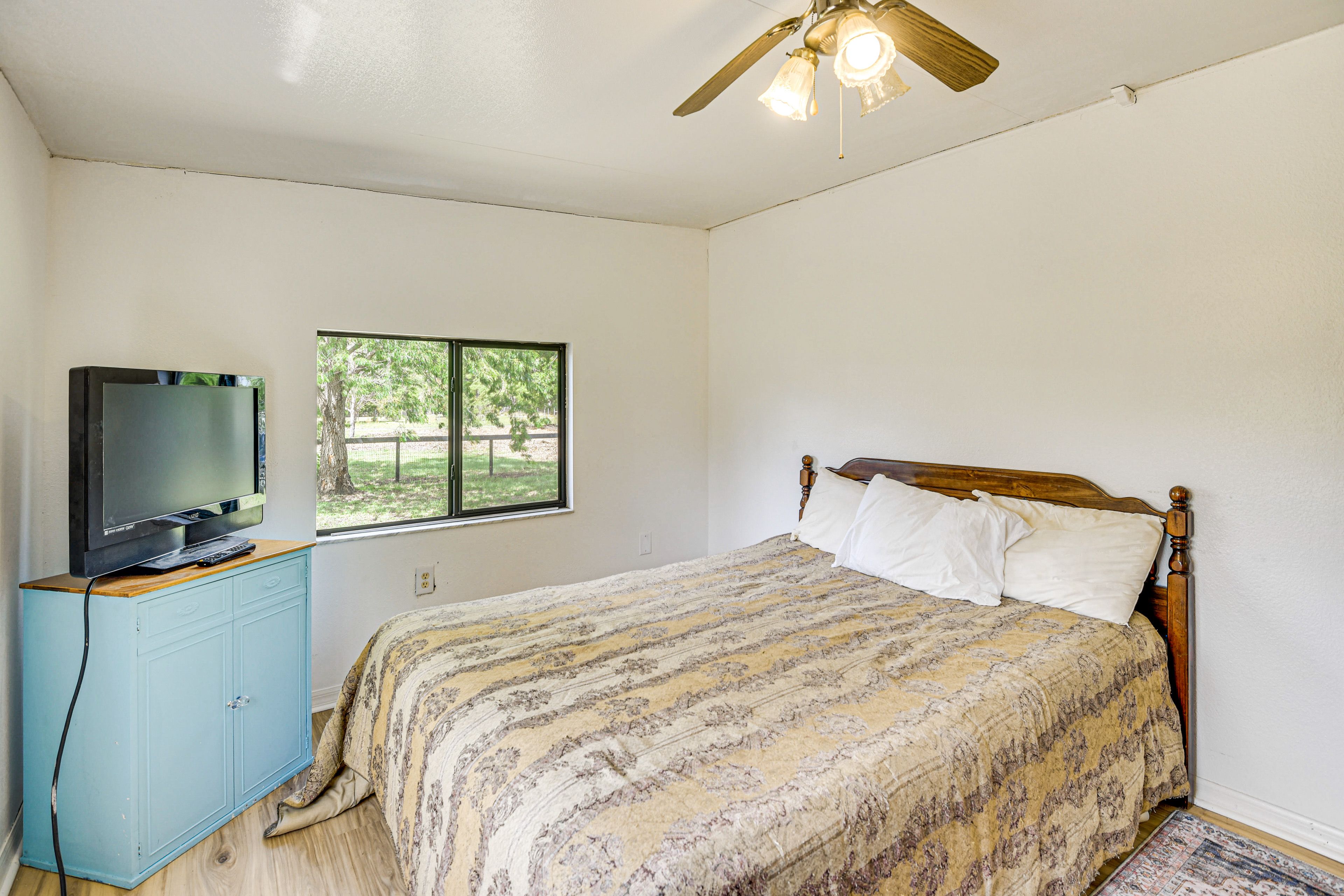 Bedroom 3 | Queen Bed