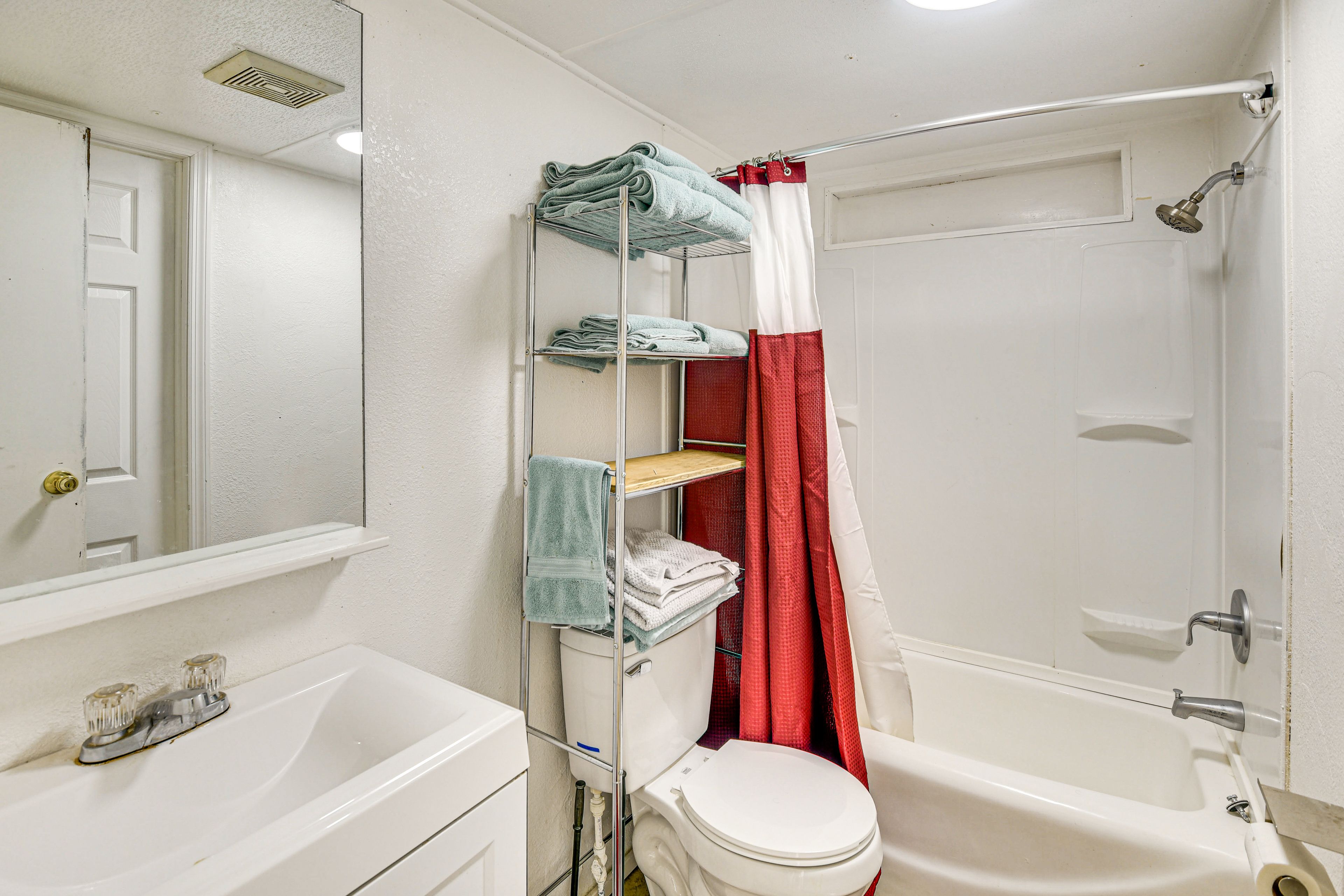 Full Bathroom | Shower/Tub Combo