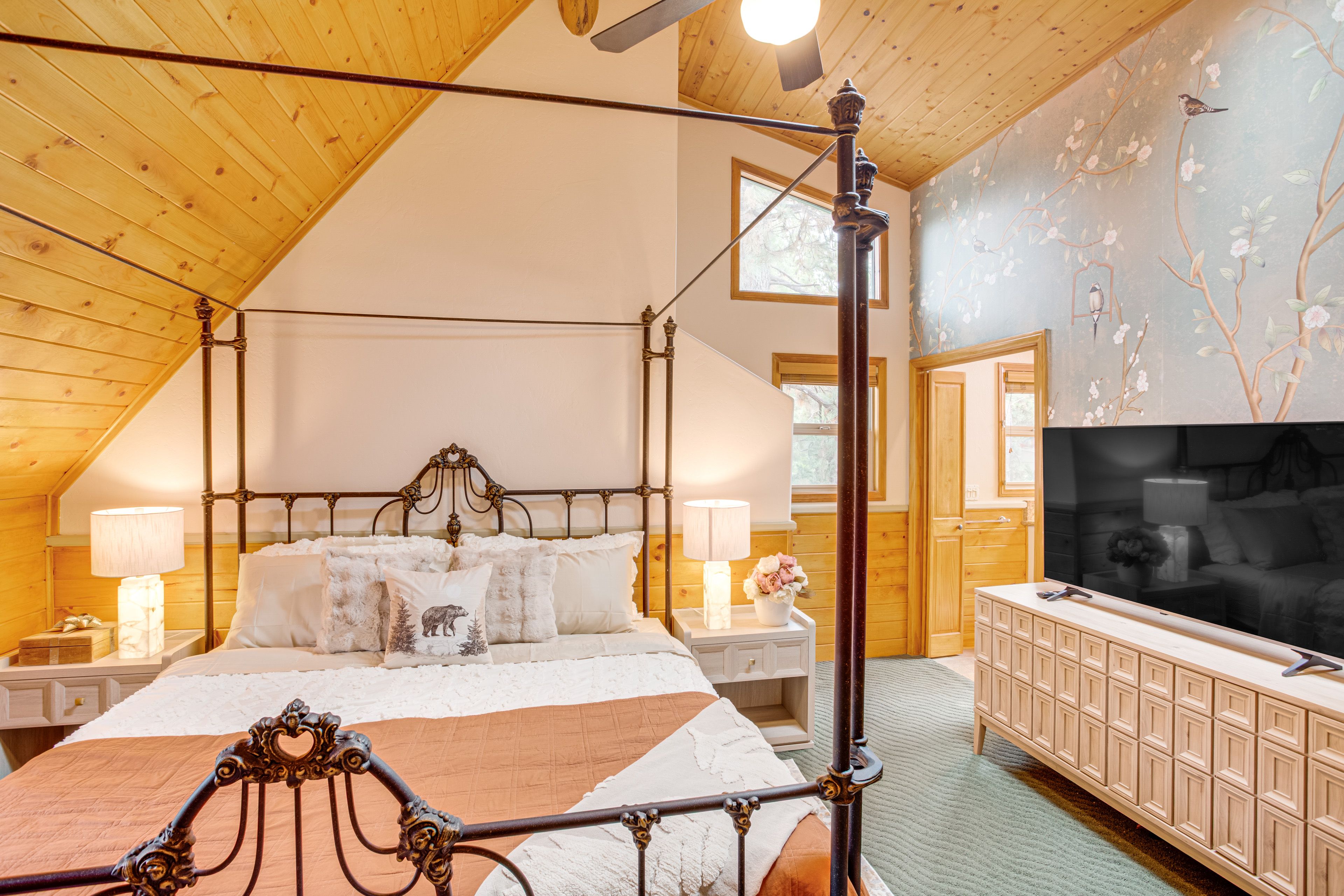 Bedroom 2 | 2nd Floor | King Bed