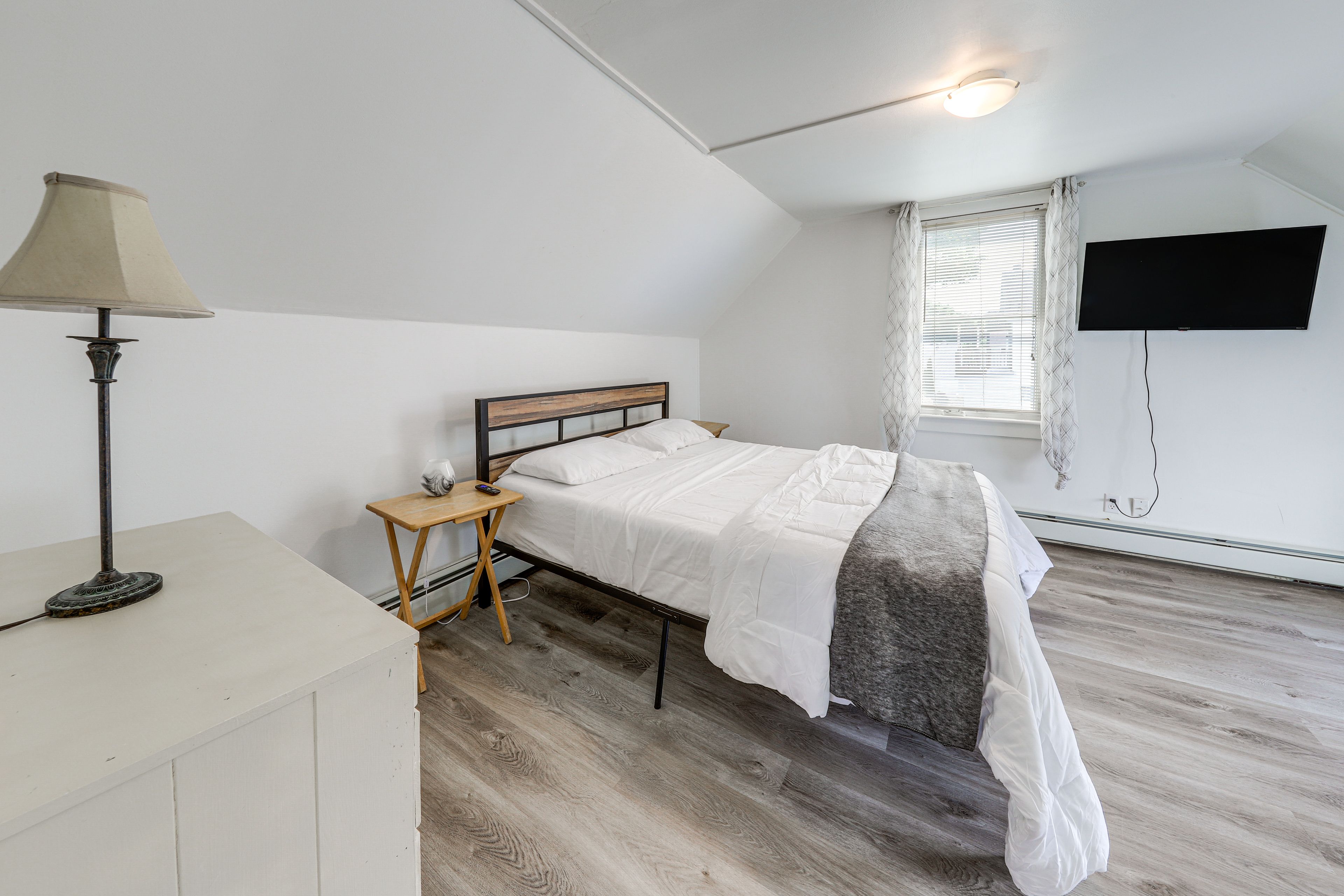 Bedroom 1 | Queen Bed | 2nd Floor