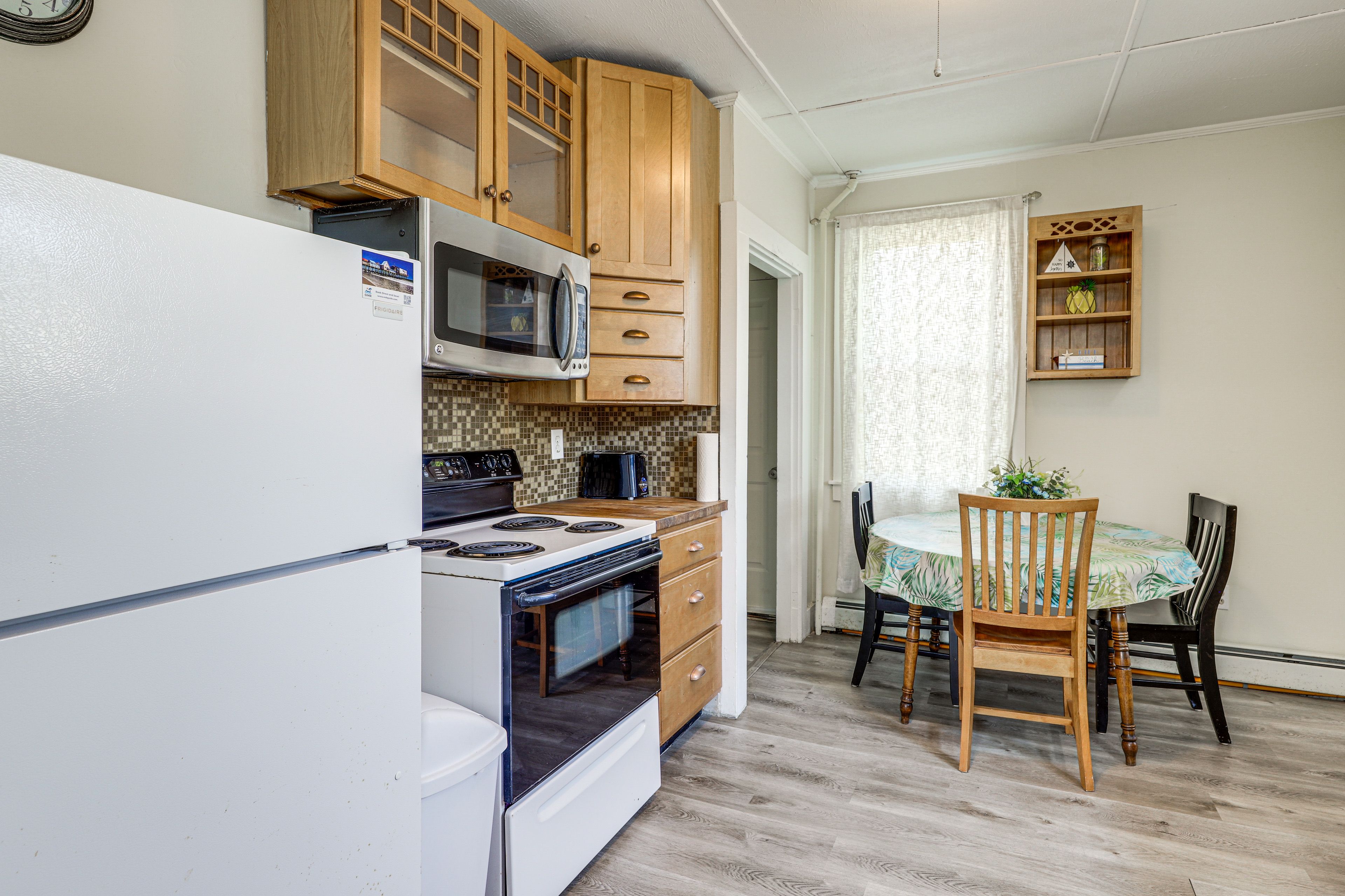 Kitchen | Dining Table