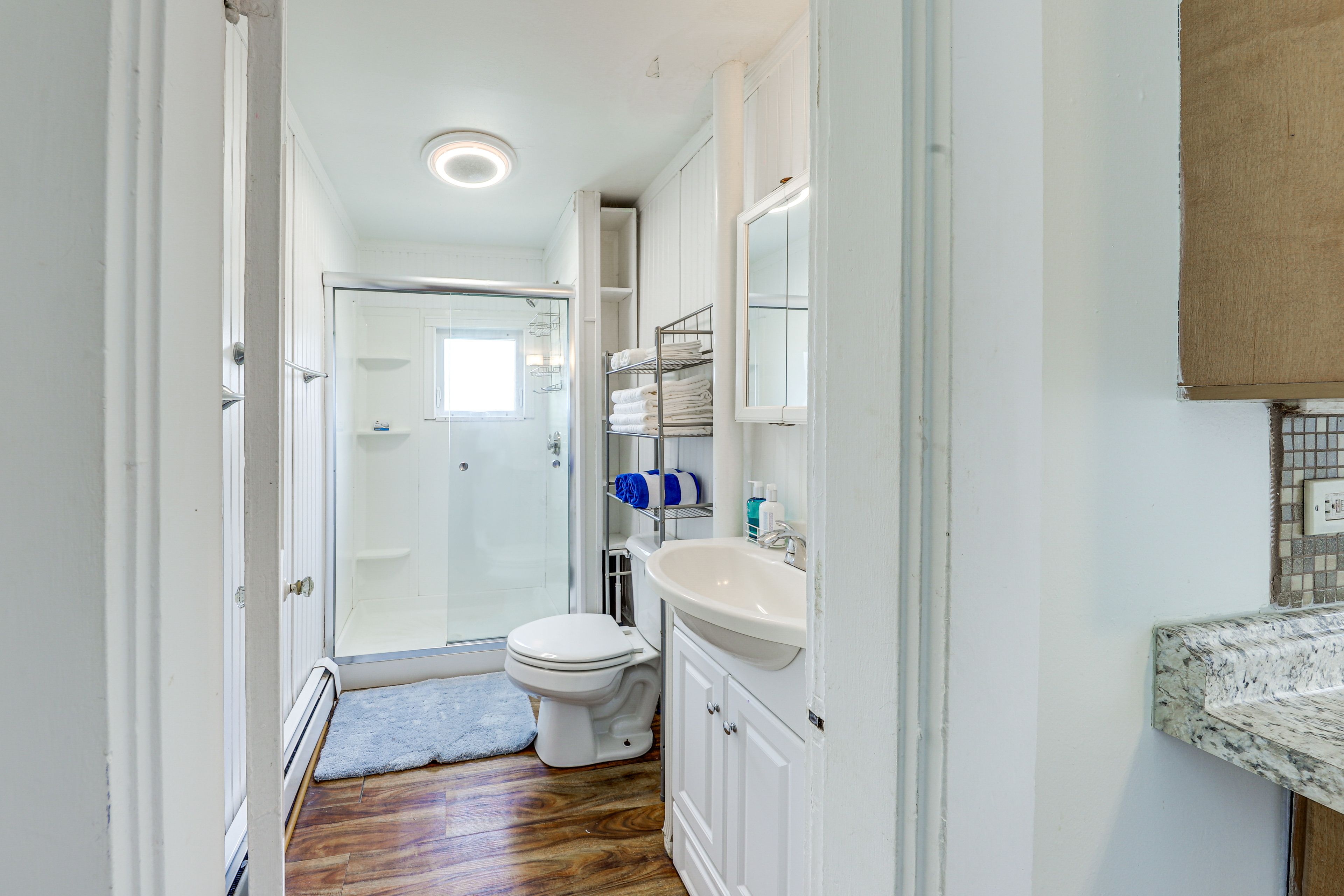 Full Bathroom | Towels Provided | 1st Floor
