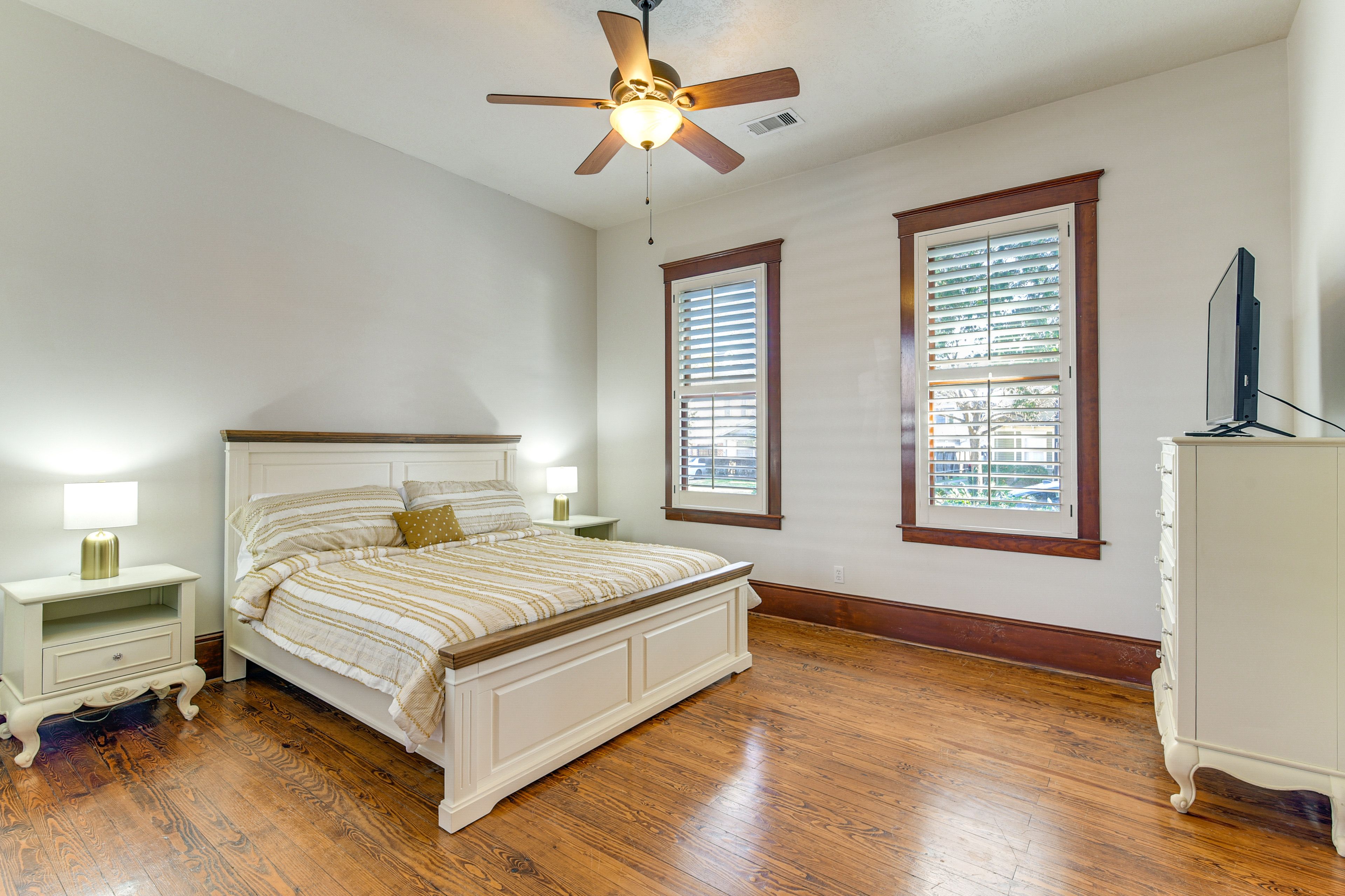 Bedroom 1 | King Bed