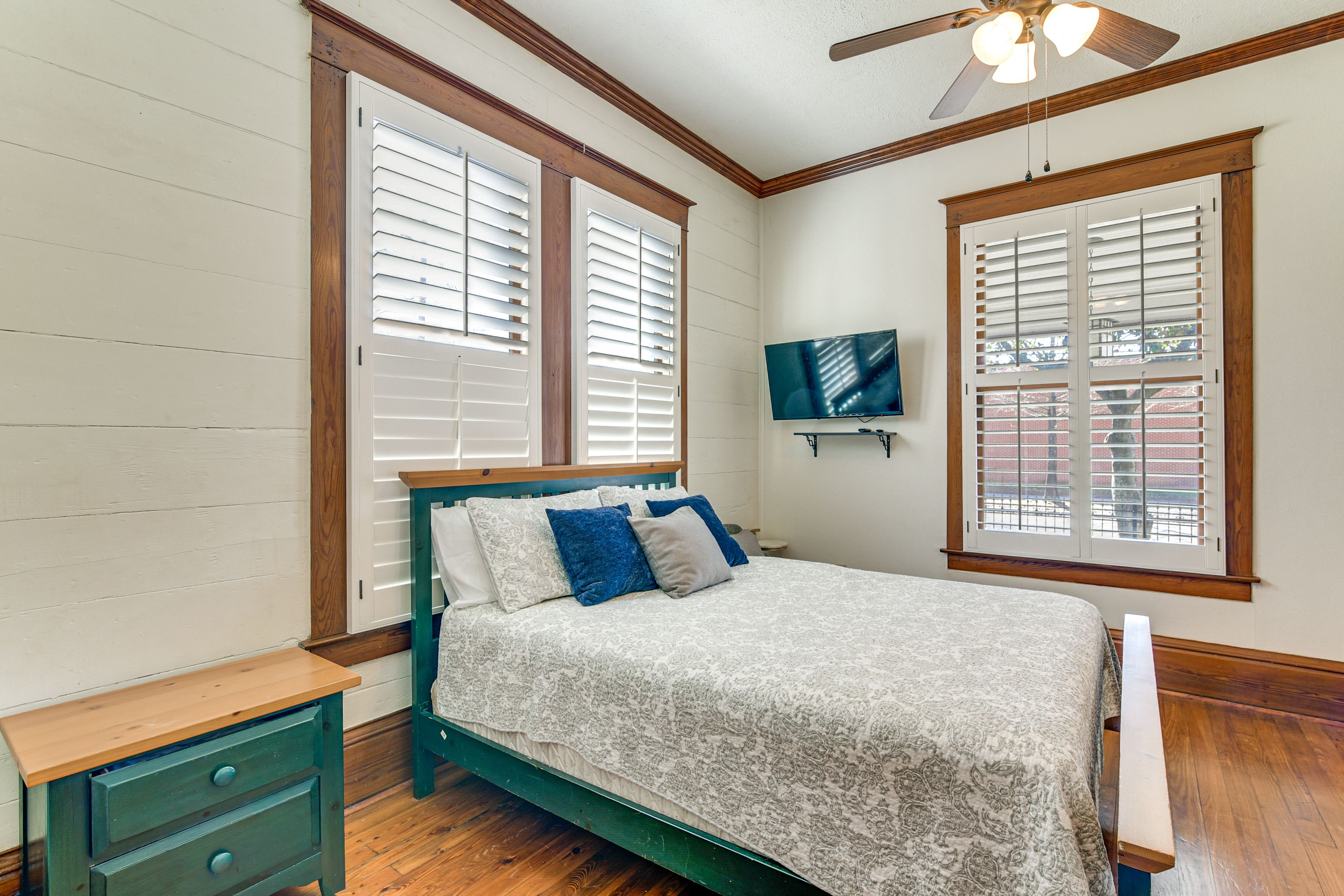 Bedroom 2 | Queen Bed