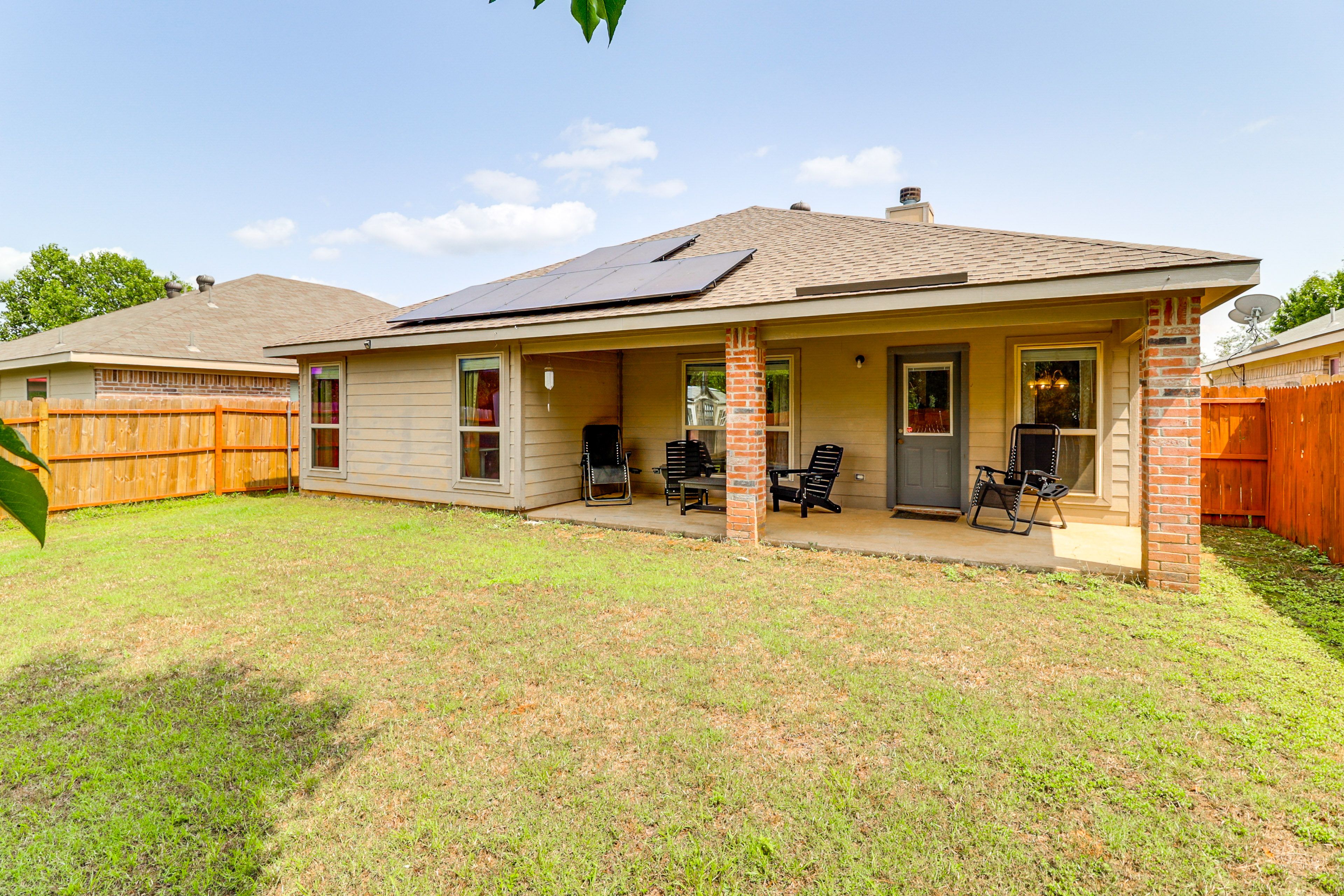 Private Backyard | Covered Patio