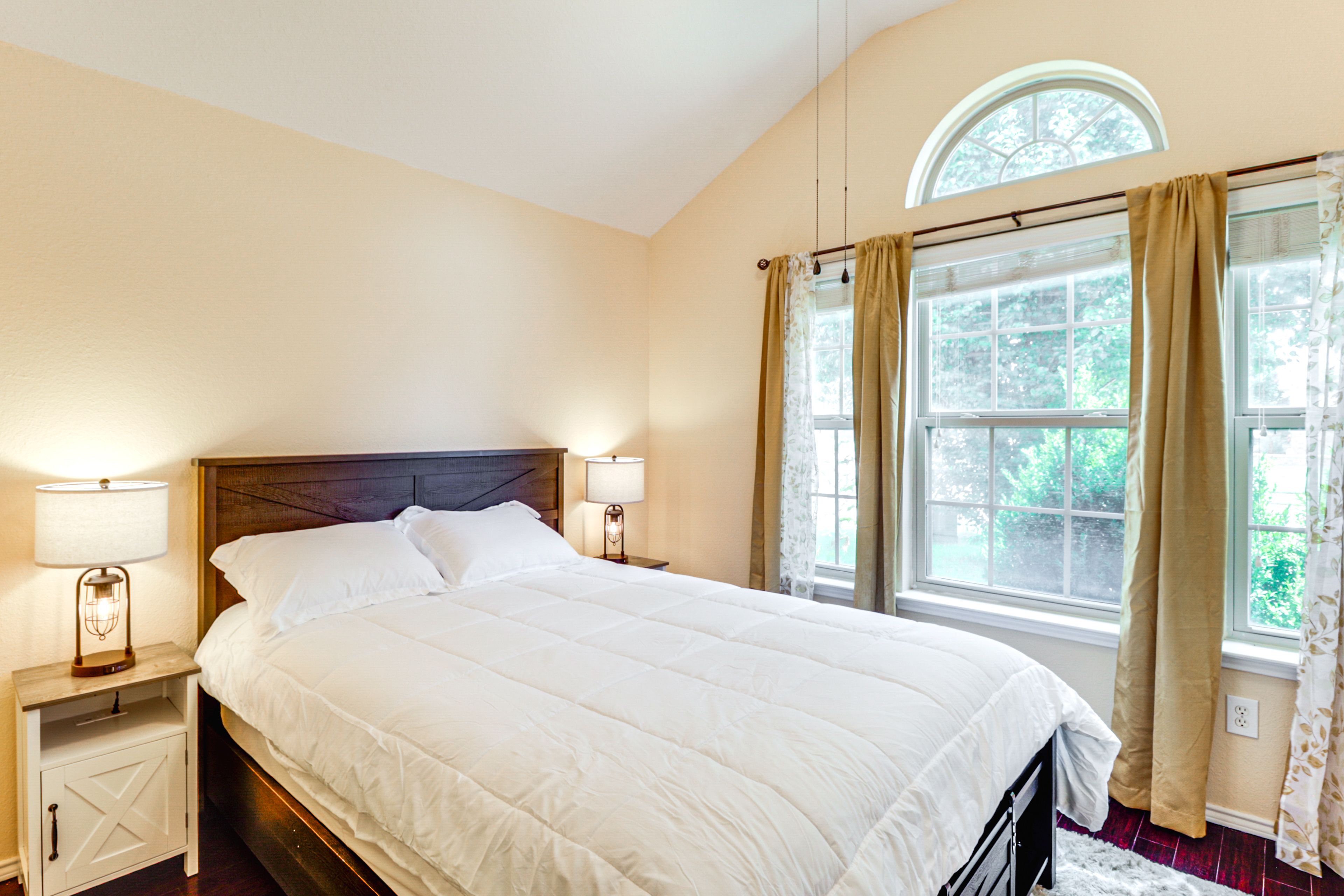 Bedroom 2 | Queen Bed