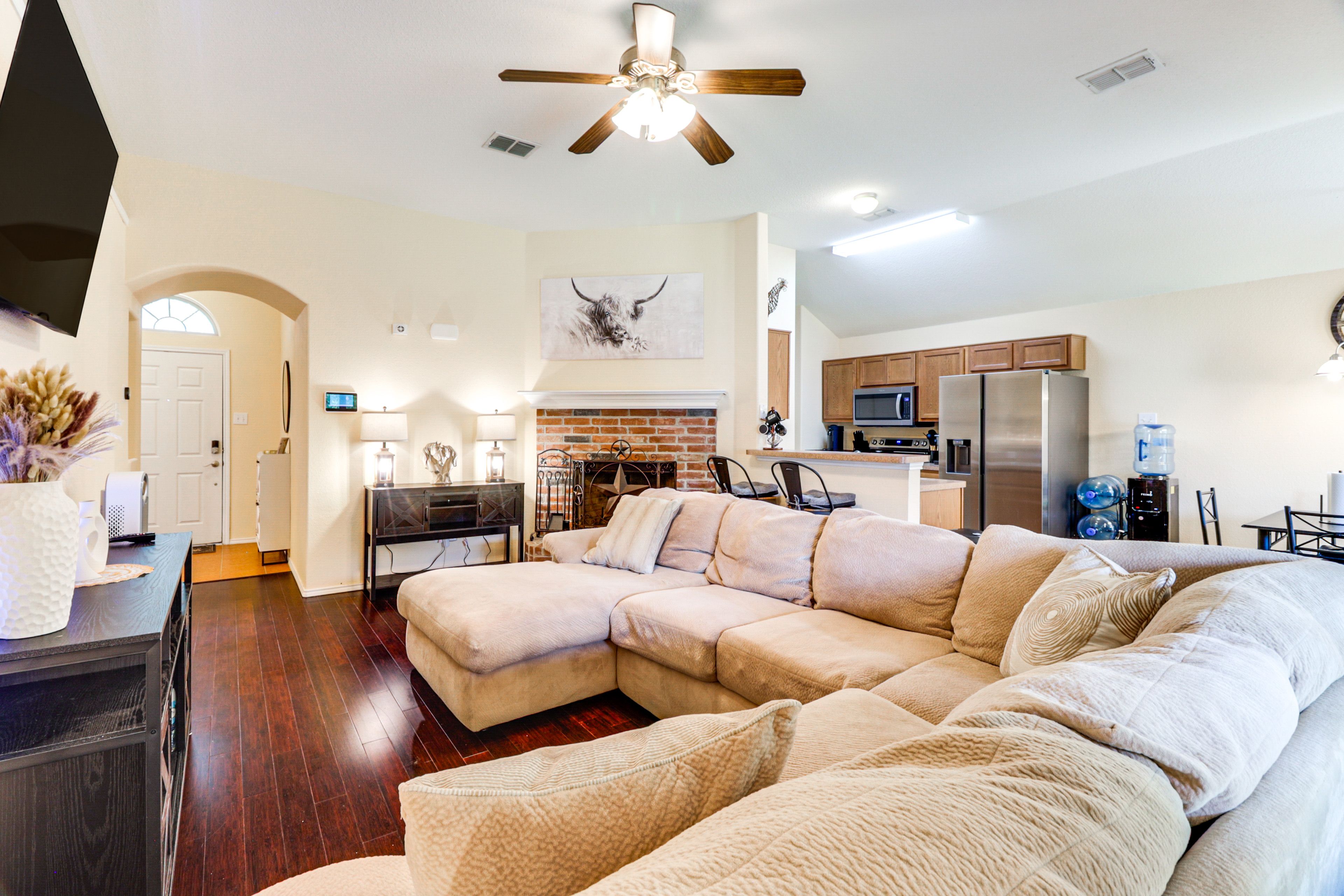Granbury Vacation Rental | 3BR | 2BA | 1 Step Required | 1,400 Sq Ft
