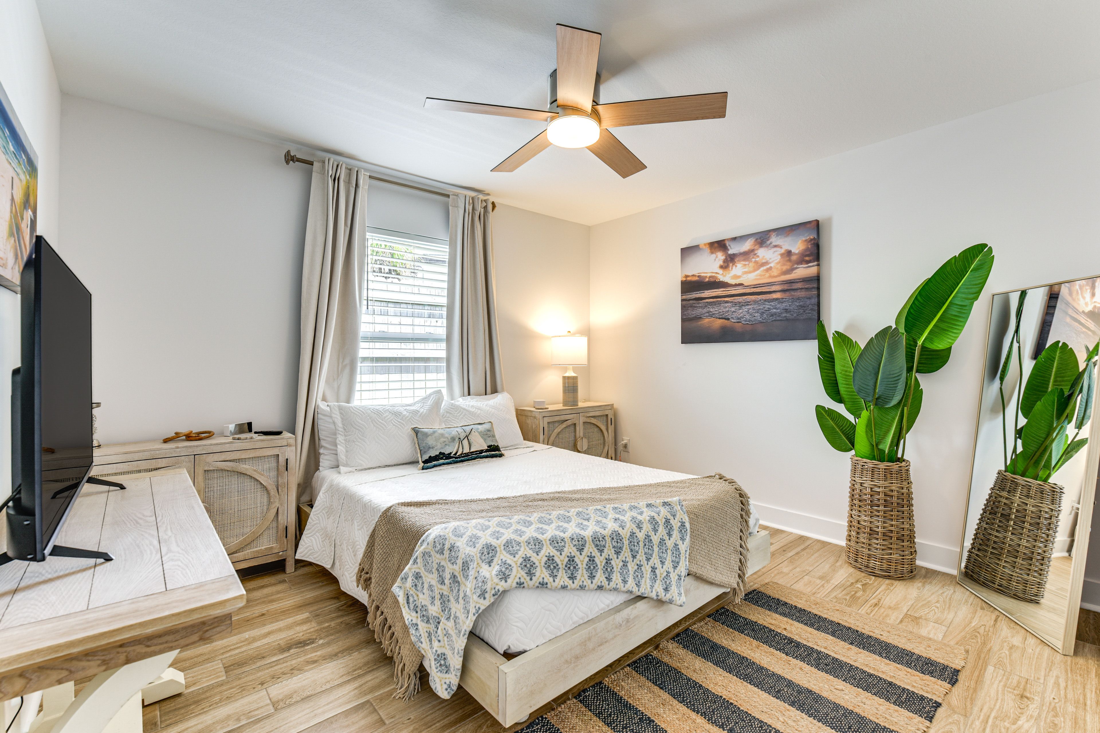 Bedroom 2 | Queen Bed | Smart TV