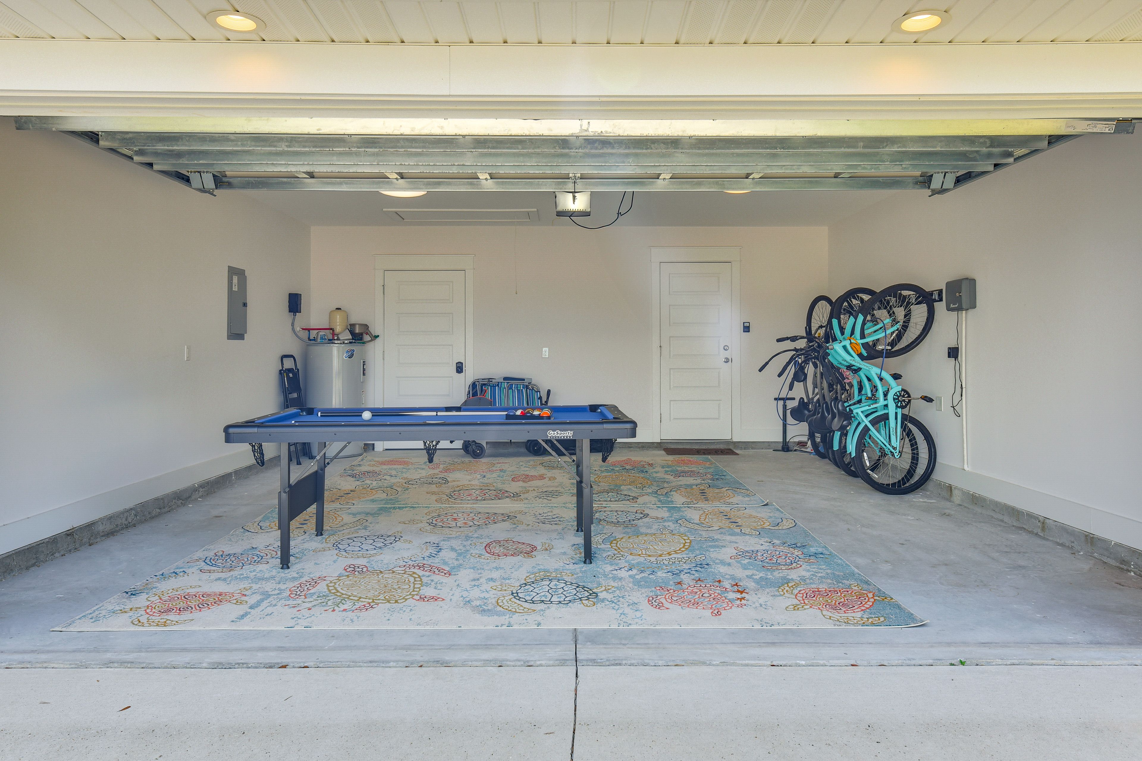 Garage | Pool Table | Beach Gear | 6 Bicycles