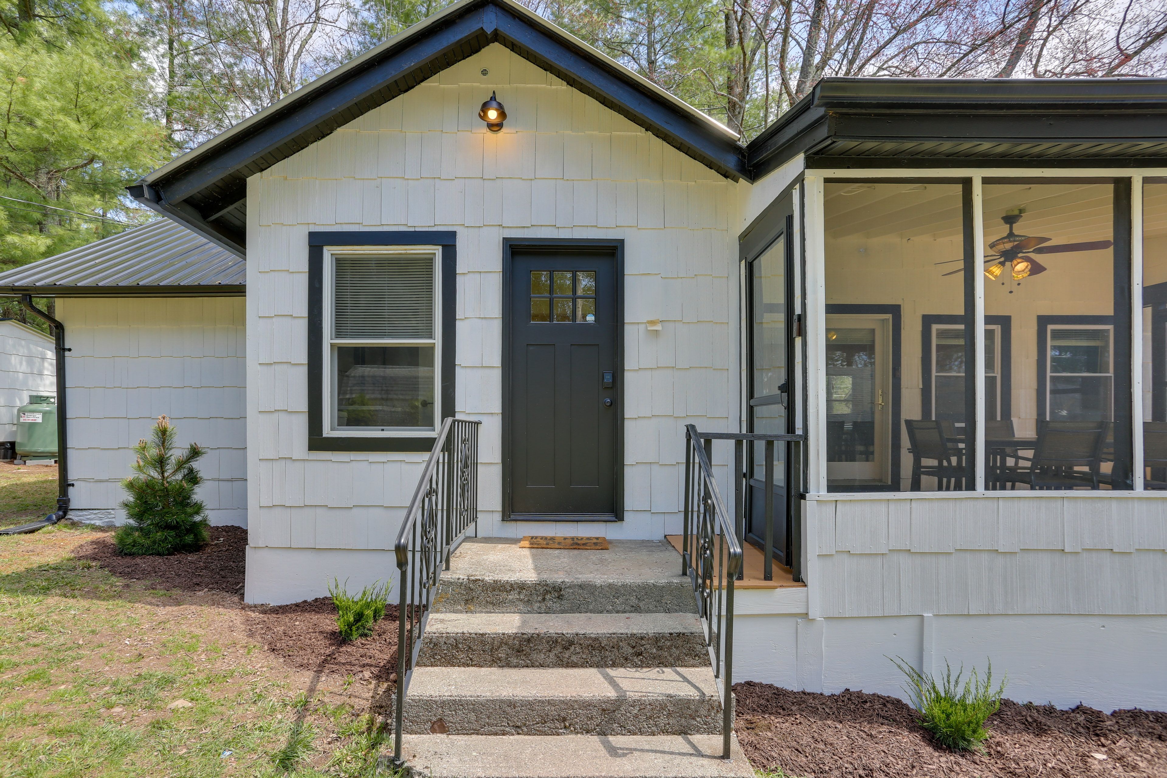Exterior | Entryway