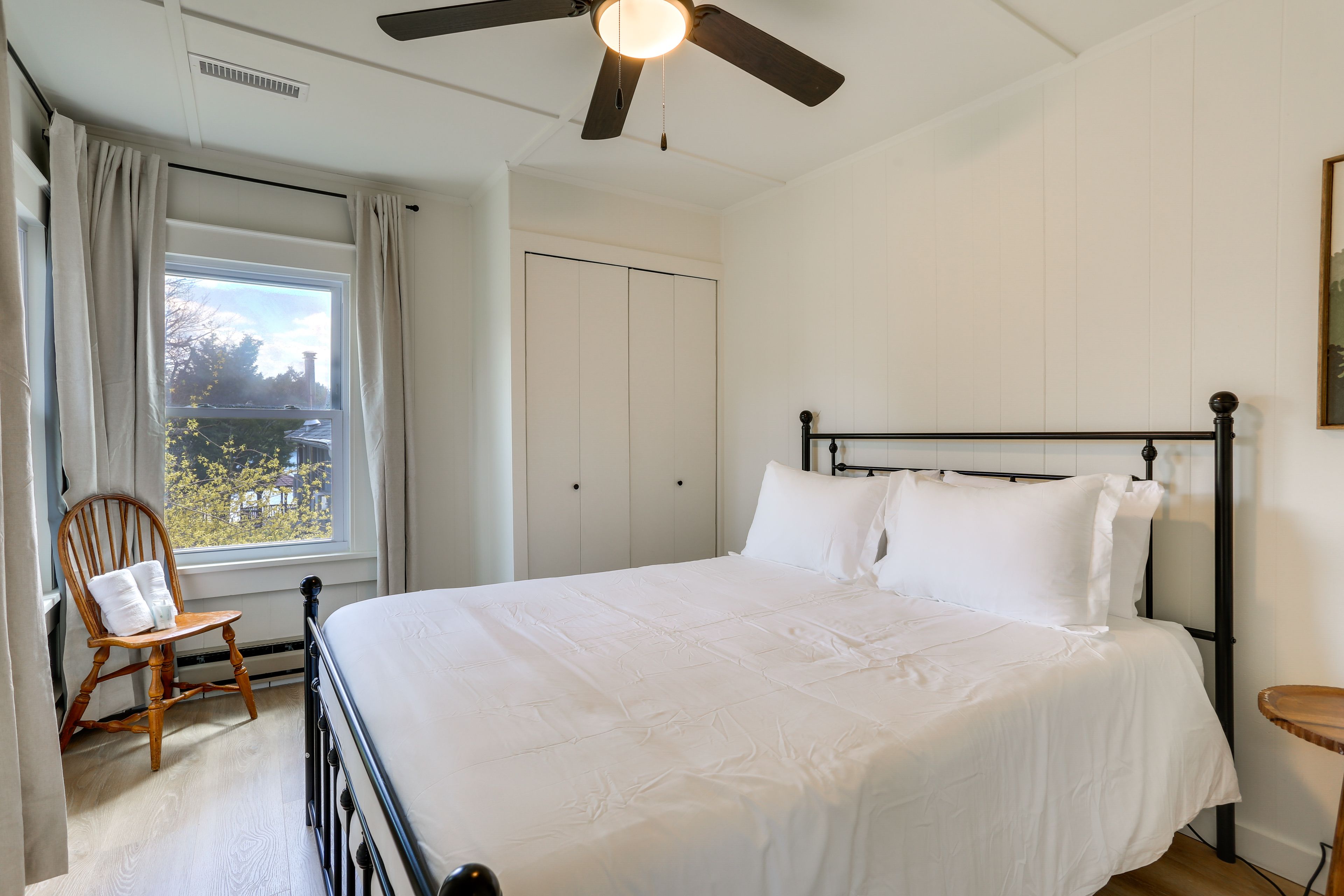 Bedroom 2 | Queen Bed