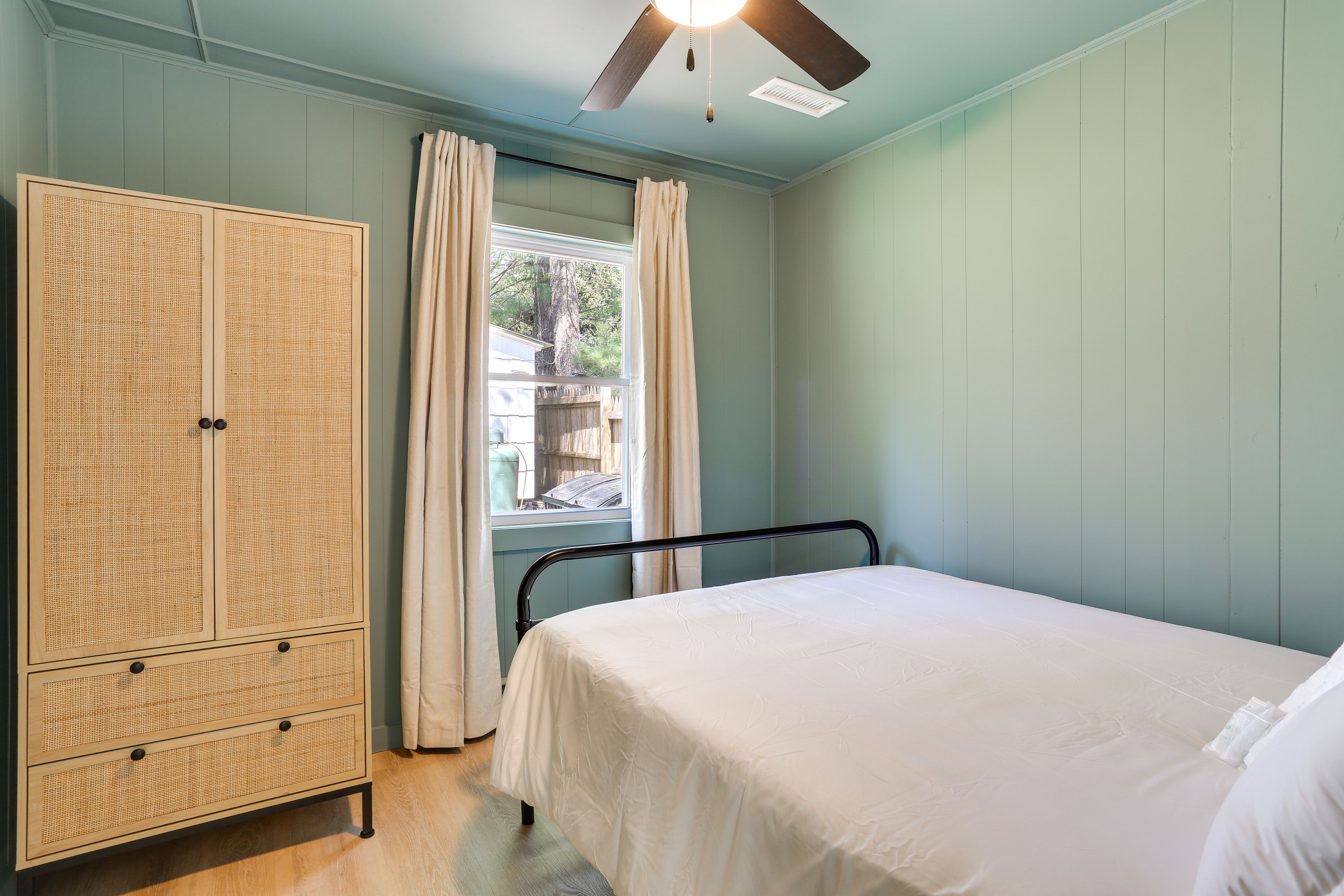 Bedroom 4 | Queen Bed