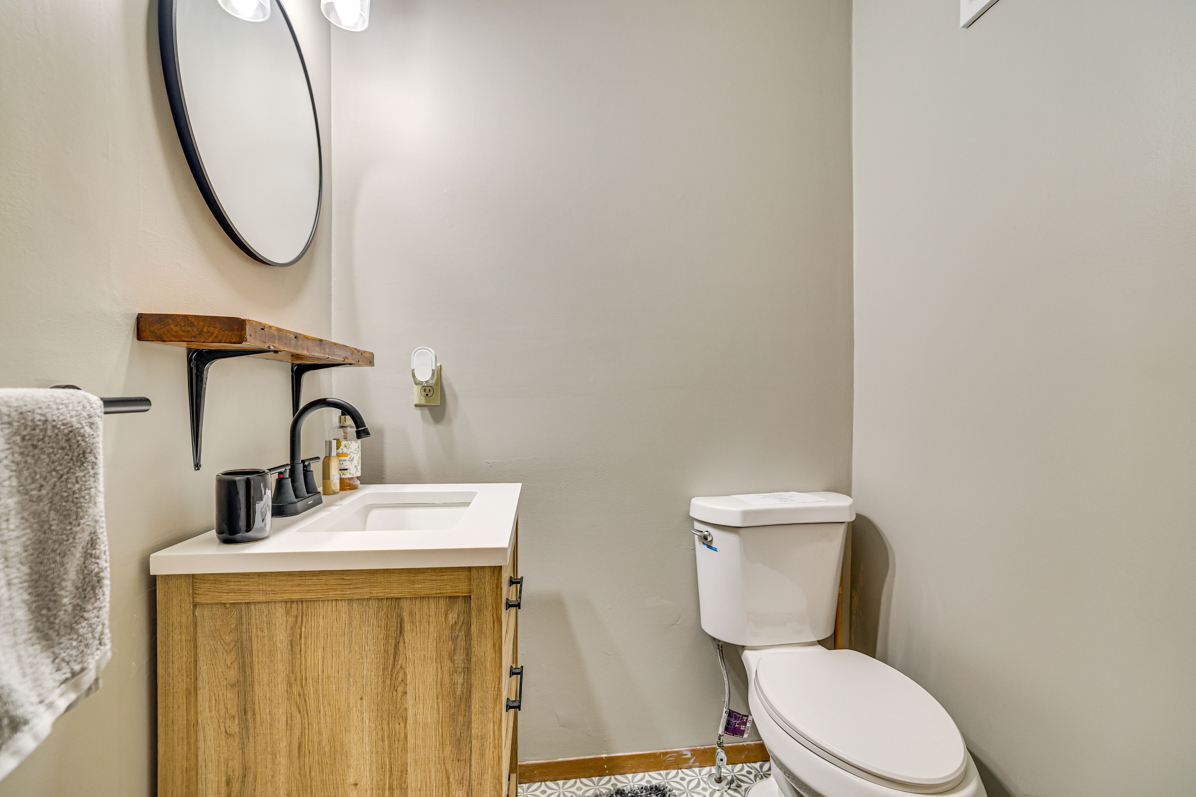 Half Bathroom | 1st Floor