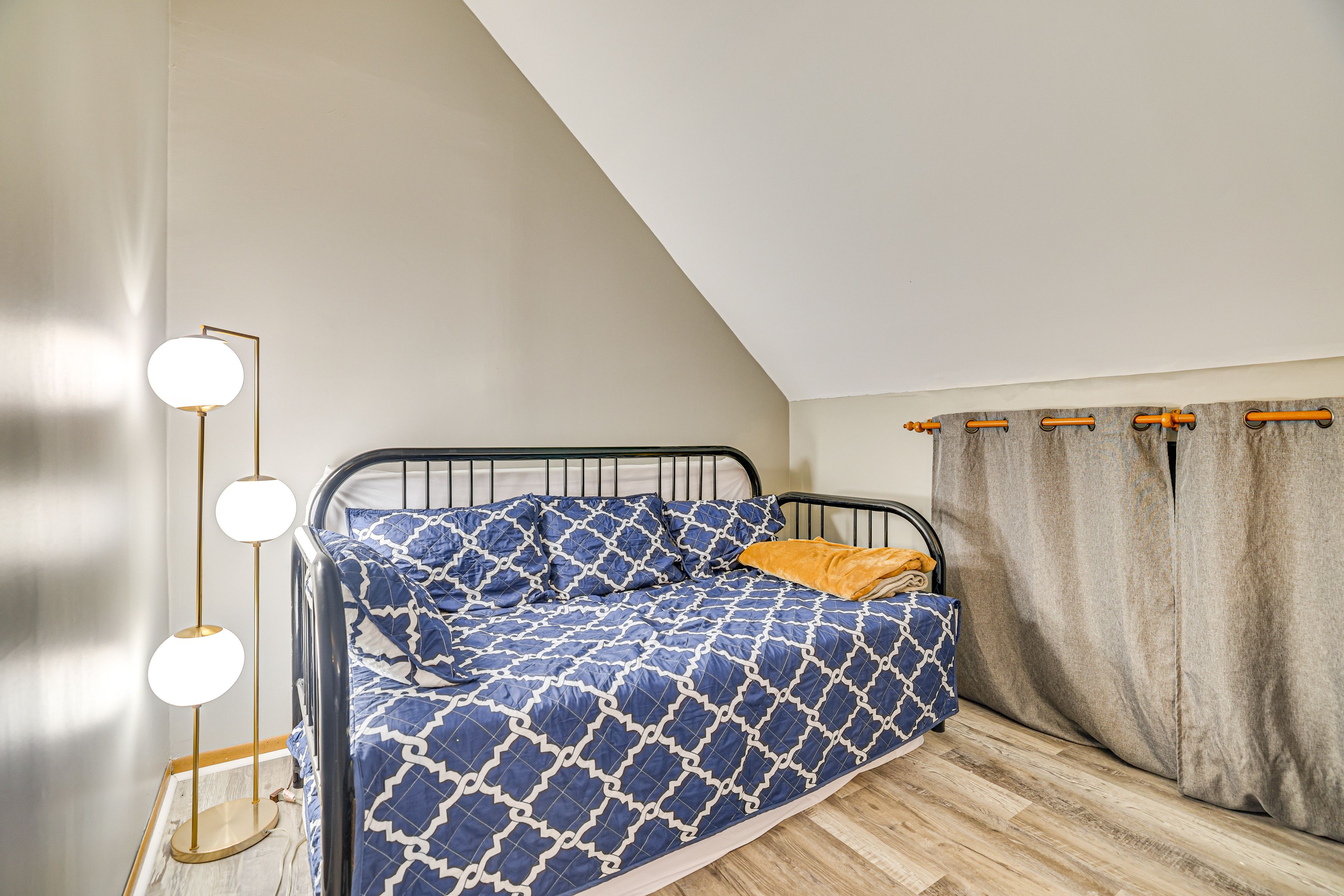 Loft | Full Daybed w/ Full Trundle | Smart TV | 2nd Floor