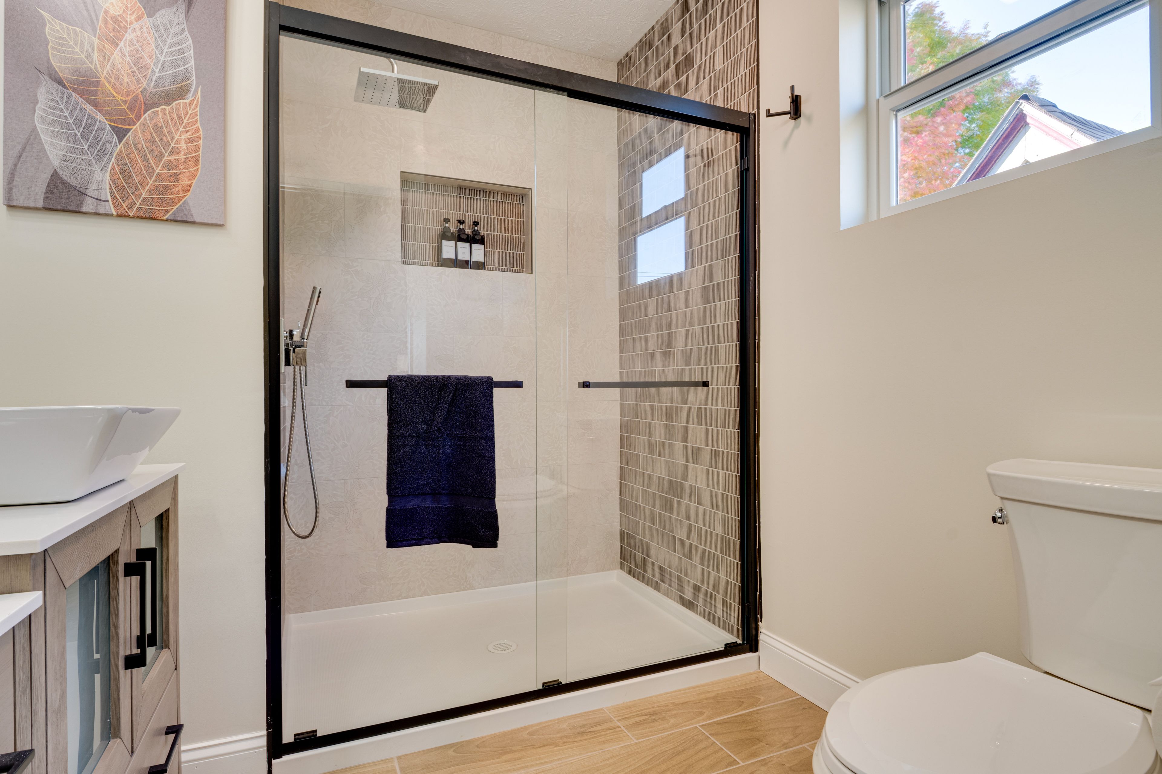 Full Bathroom | 2nd Floor