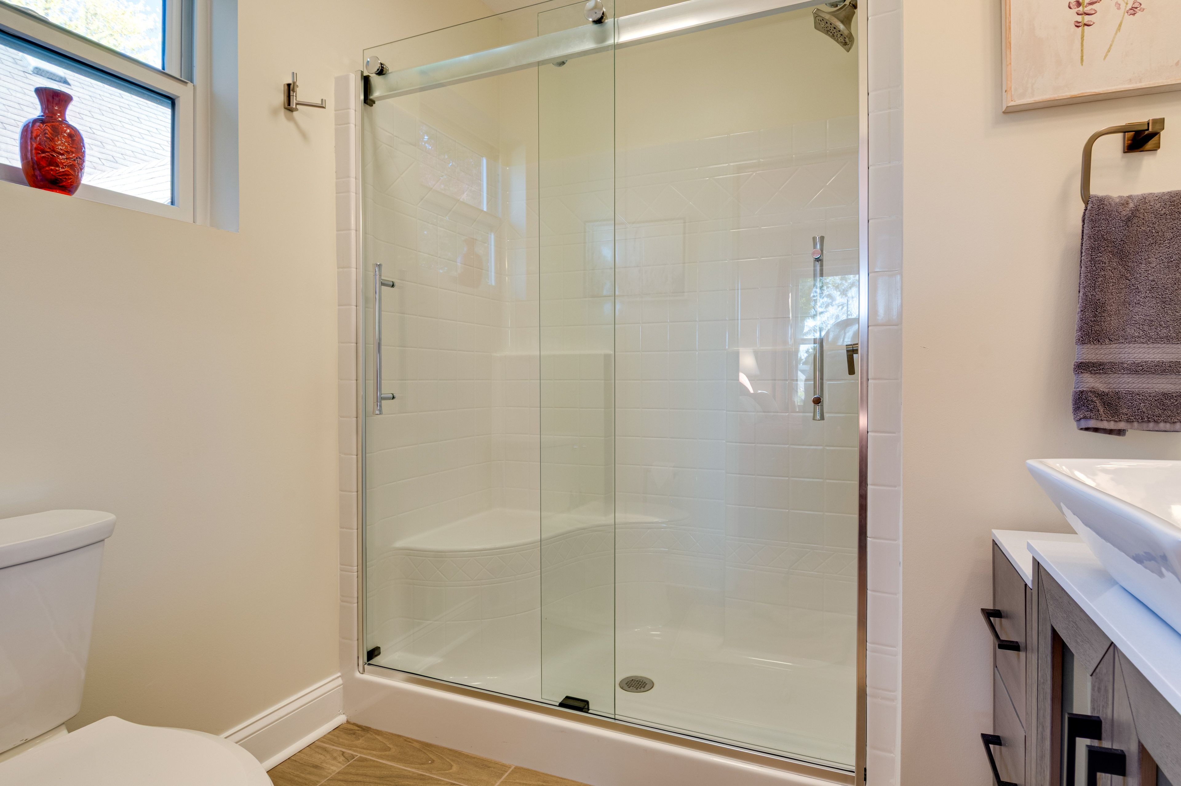 Full Bathroom | 2nd Floor