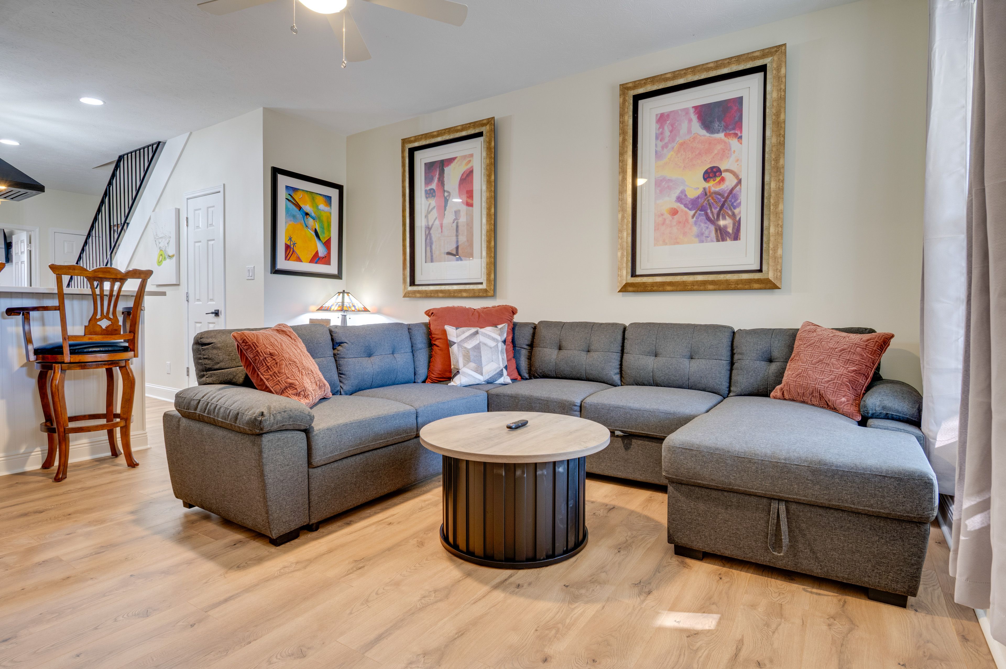 Living Room | 1st Floor | Queen Sleeper Sofa | Smart TV | Free WiFi