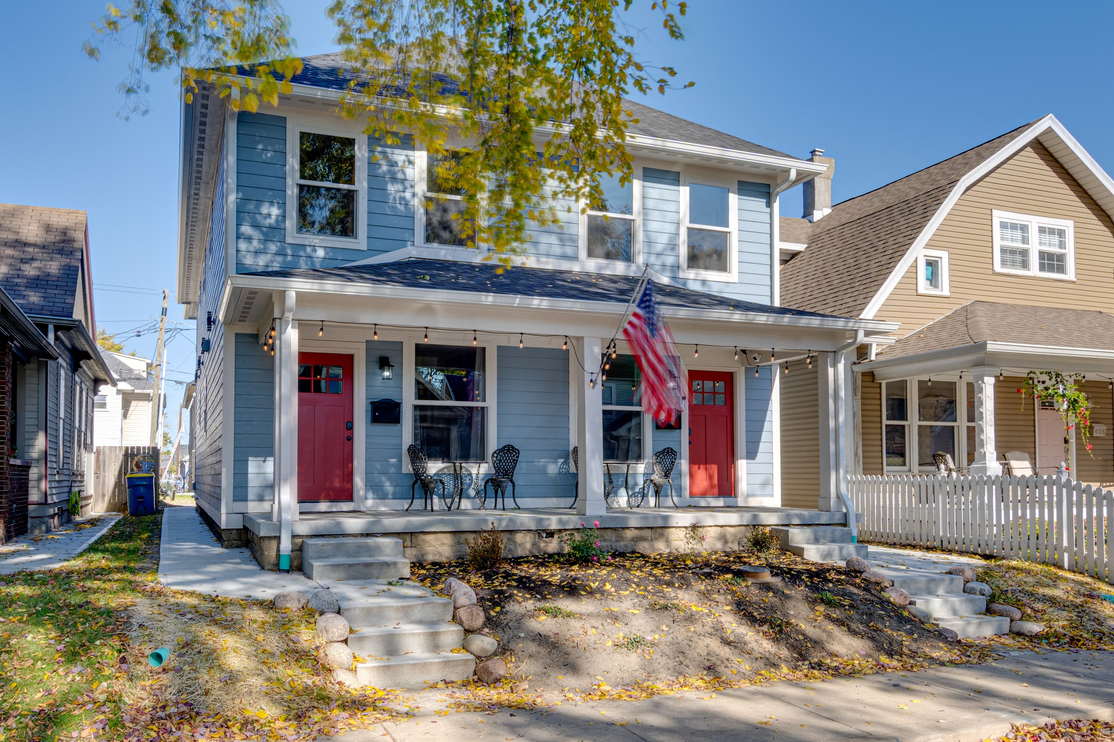 Front Exterior | Entryway