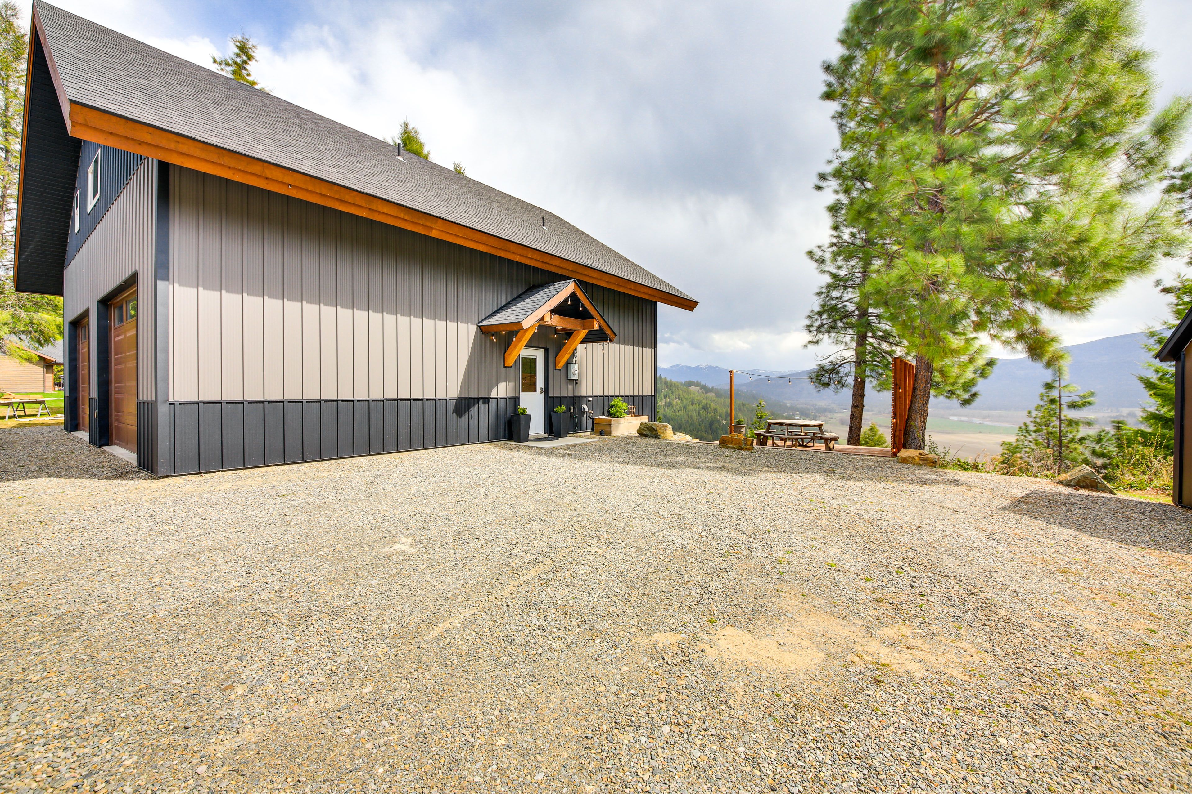 Parking | Driveway (2 Vehicles)