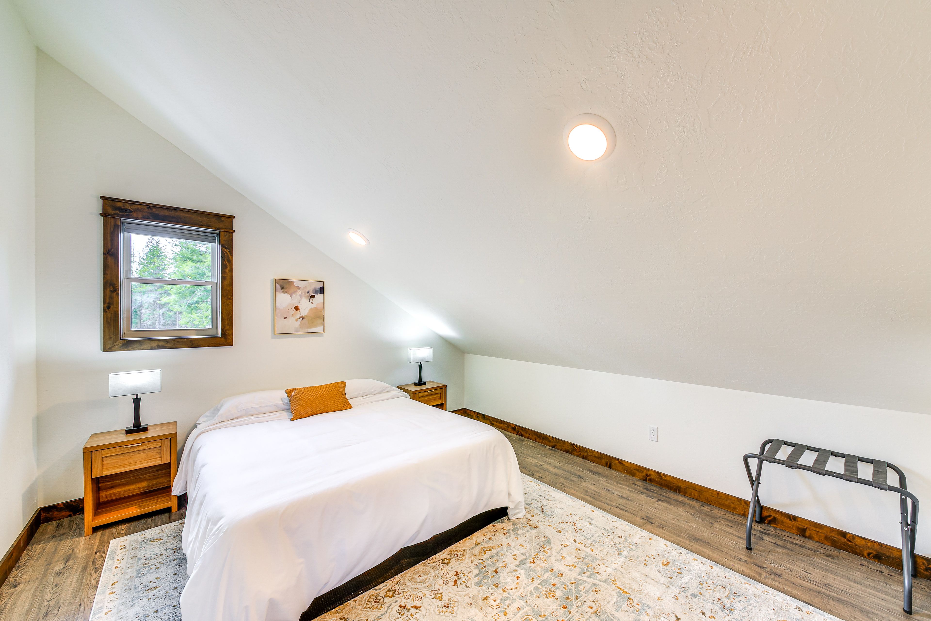 Bedroom 2 | 2nd Floor | Queen Bed