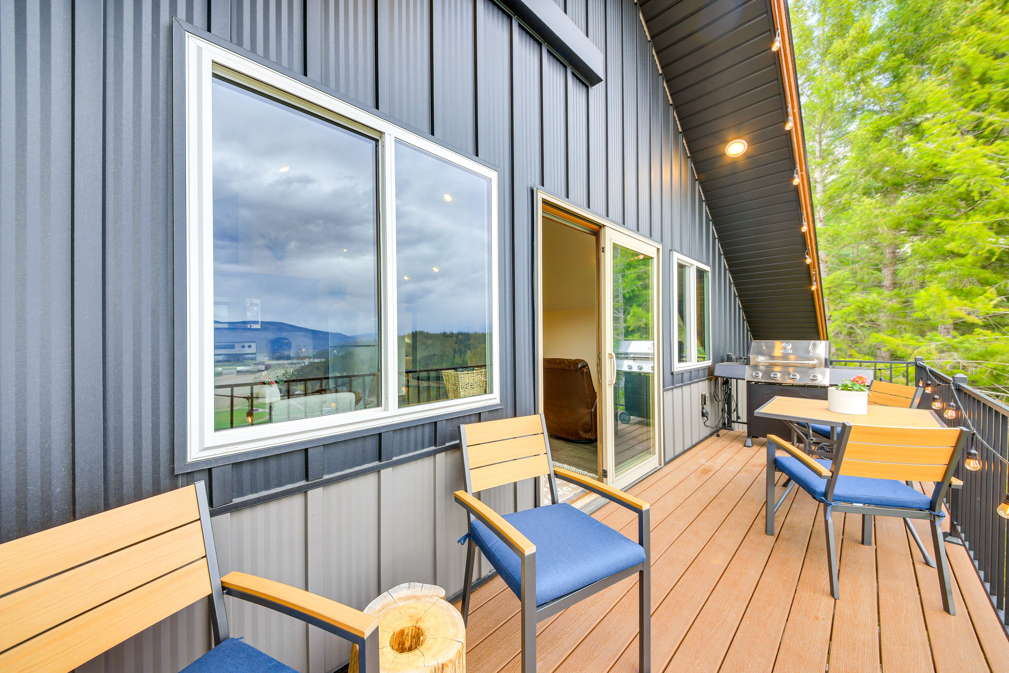Furnished Balcony | 2nd Floor