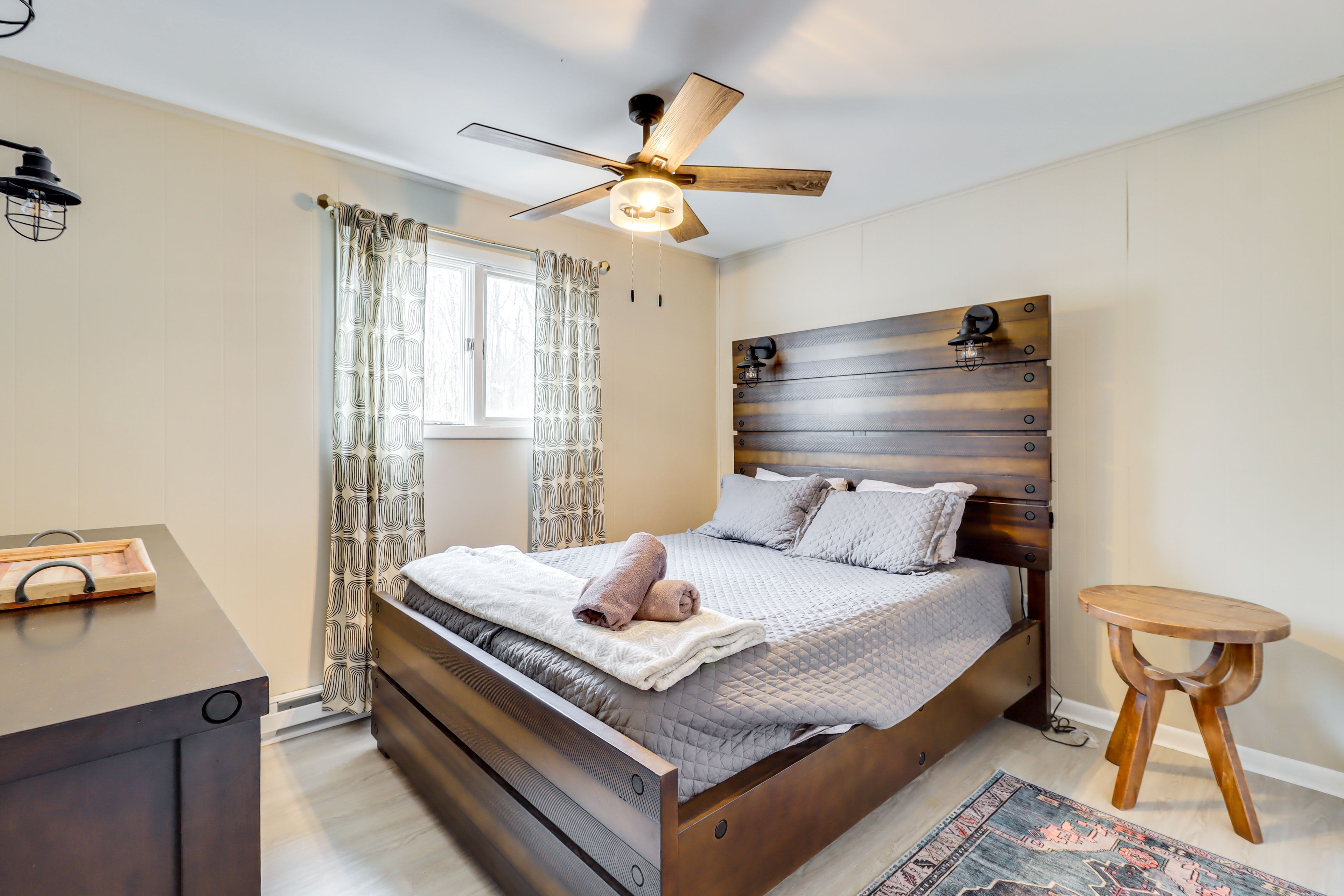 Bedroom 1 | Queen Bed | 2nd Floor | Linens Provided
