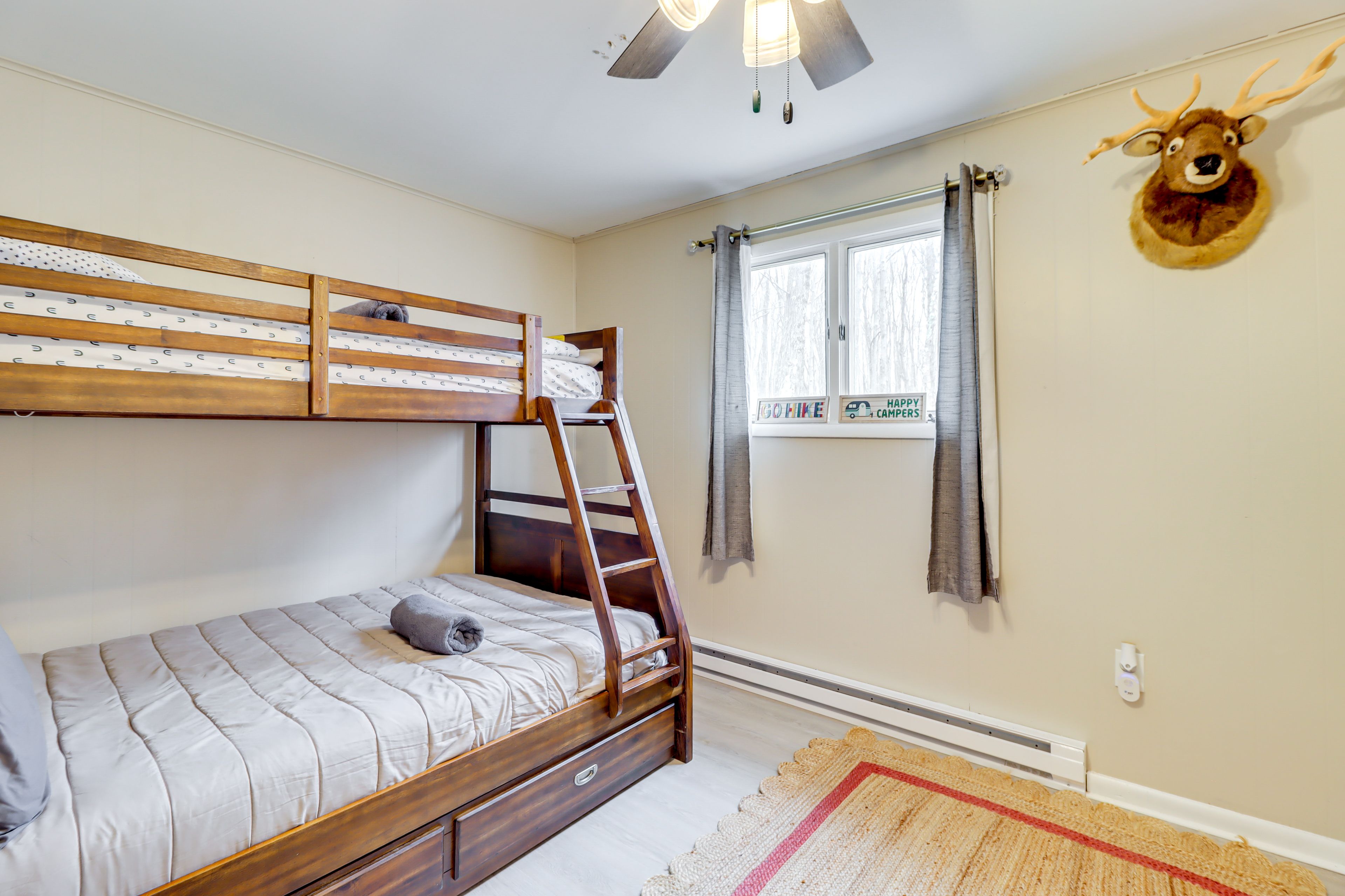 Bedroom 2 | Twin/Full Bunk Bed w/ Twin Trundle | 2nd Floor