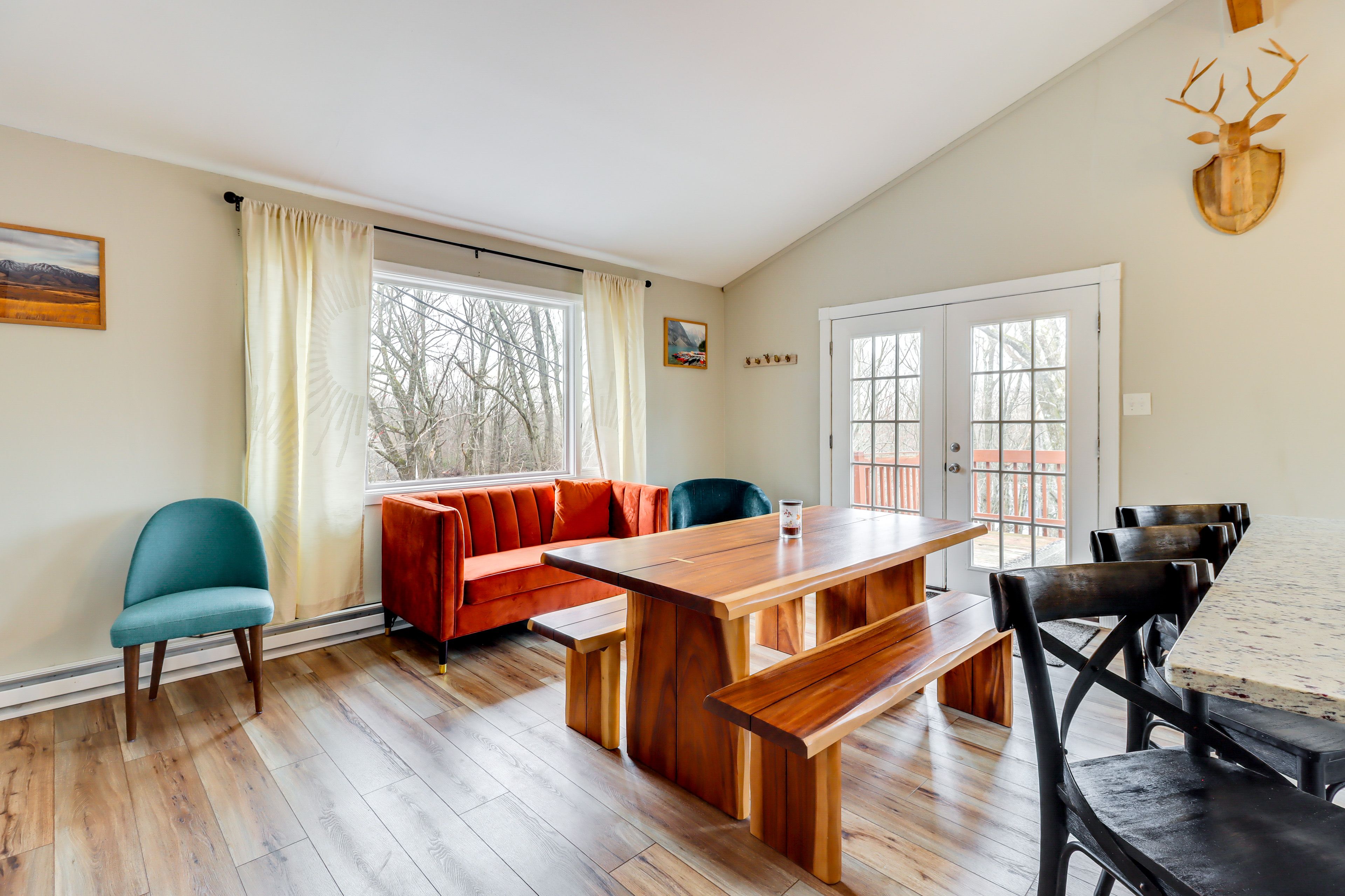 Dining Area | 2nd Floor | Dishware/Flatware | Trash Bags/Paper Towels