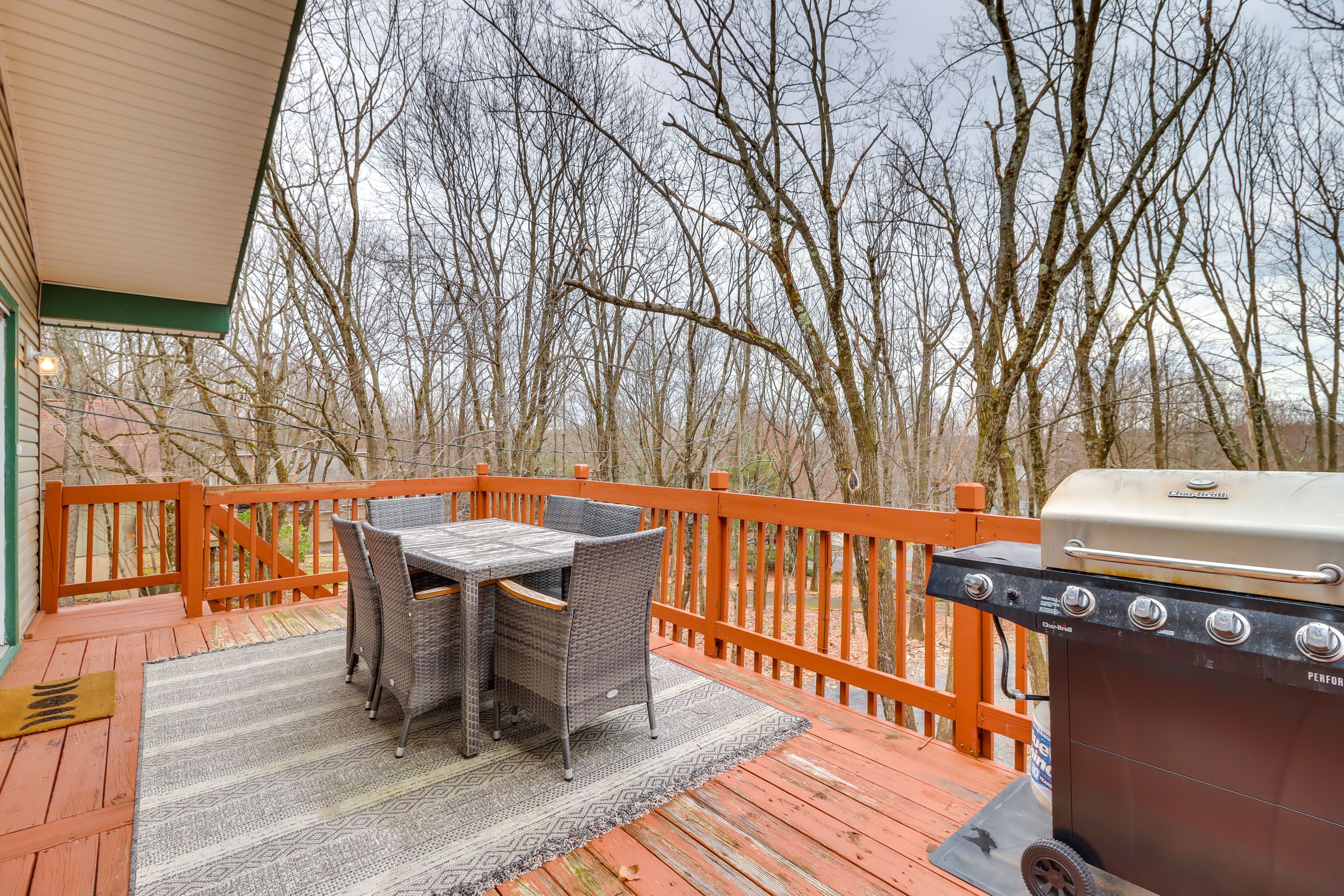 Deck | Gas Grill | Dining Area